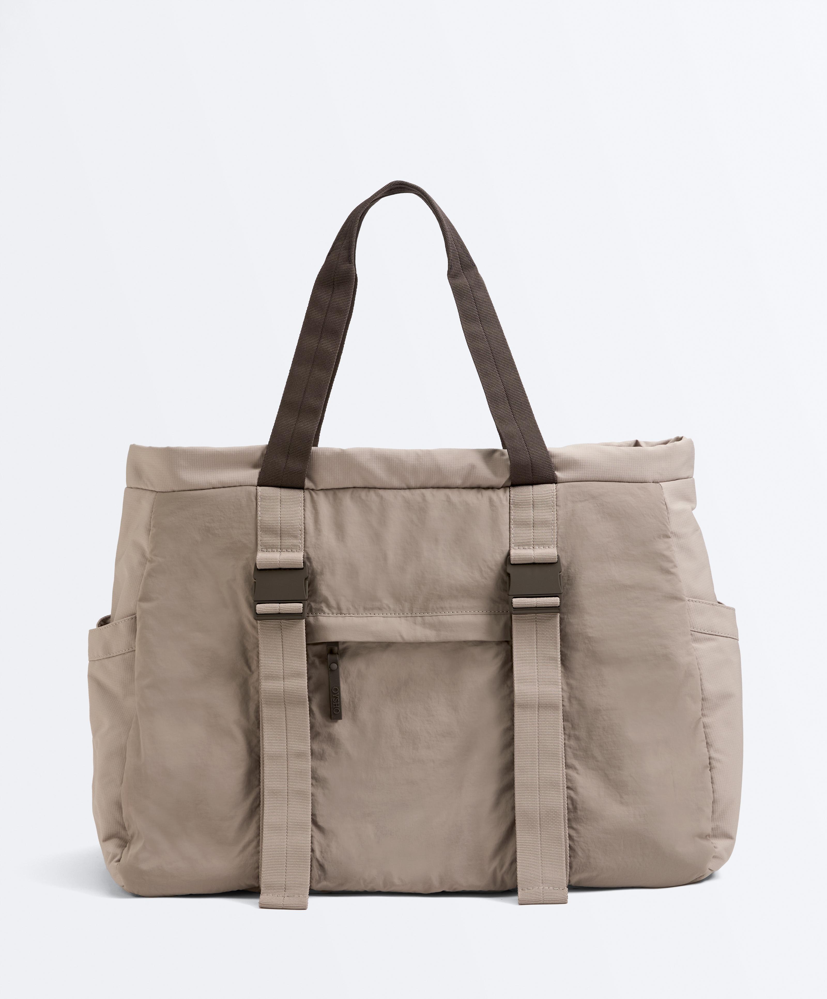 Adjustable strap tote bag