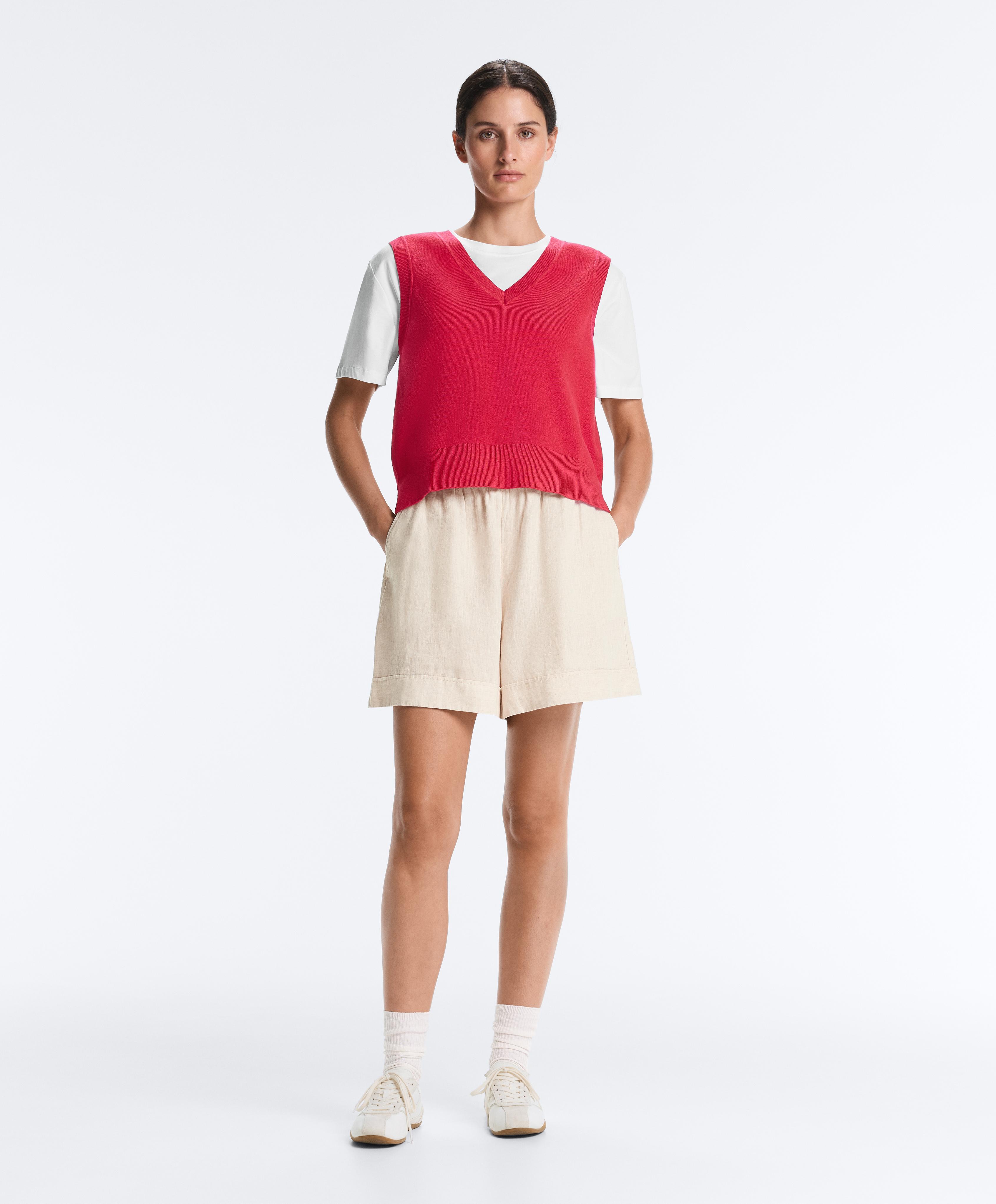 V-neck knit vest — RED