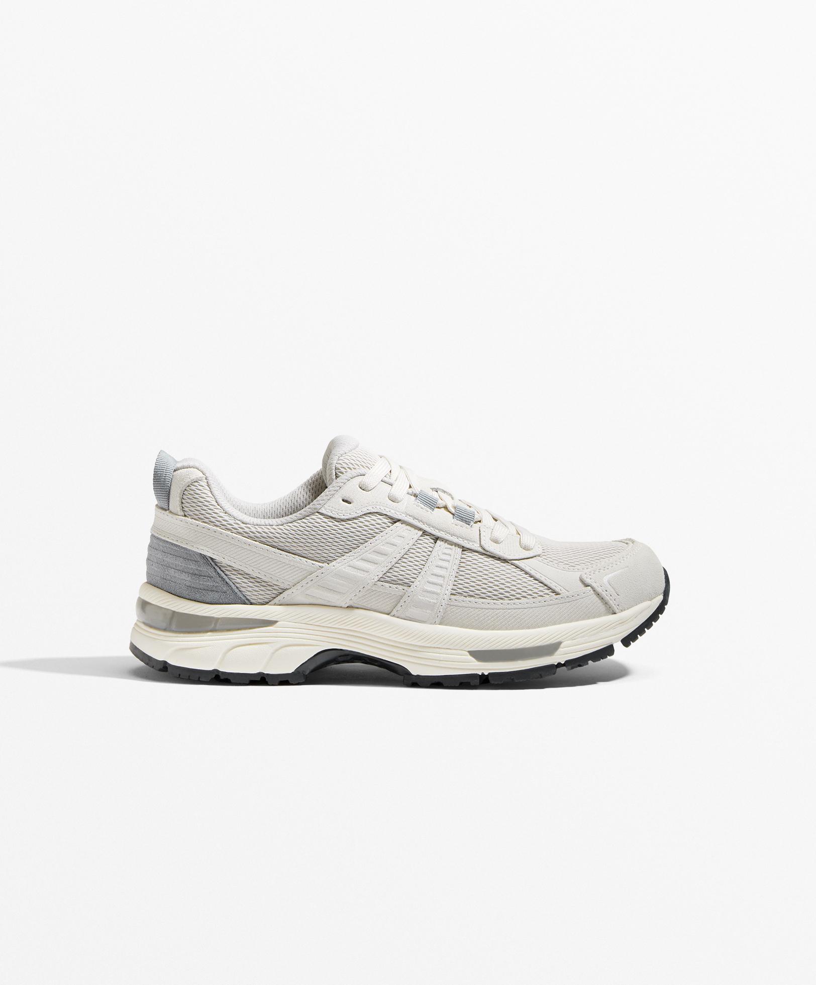 Running-style split-leather trainers