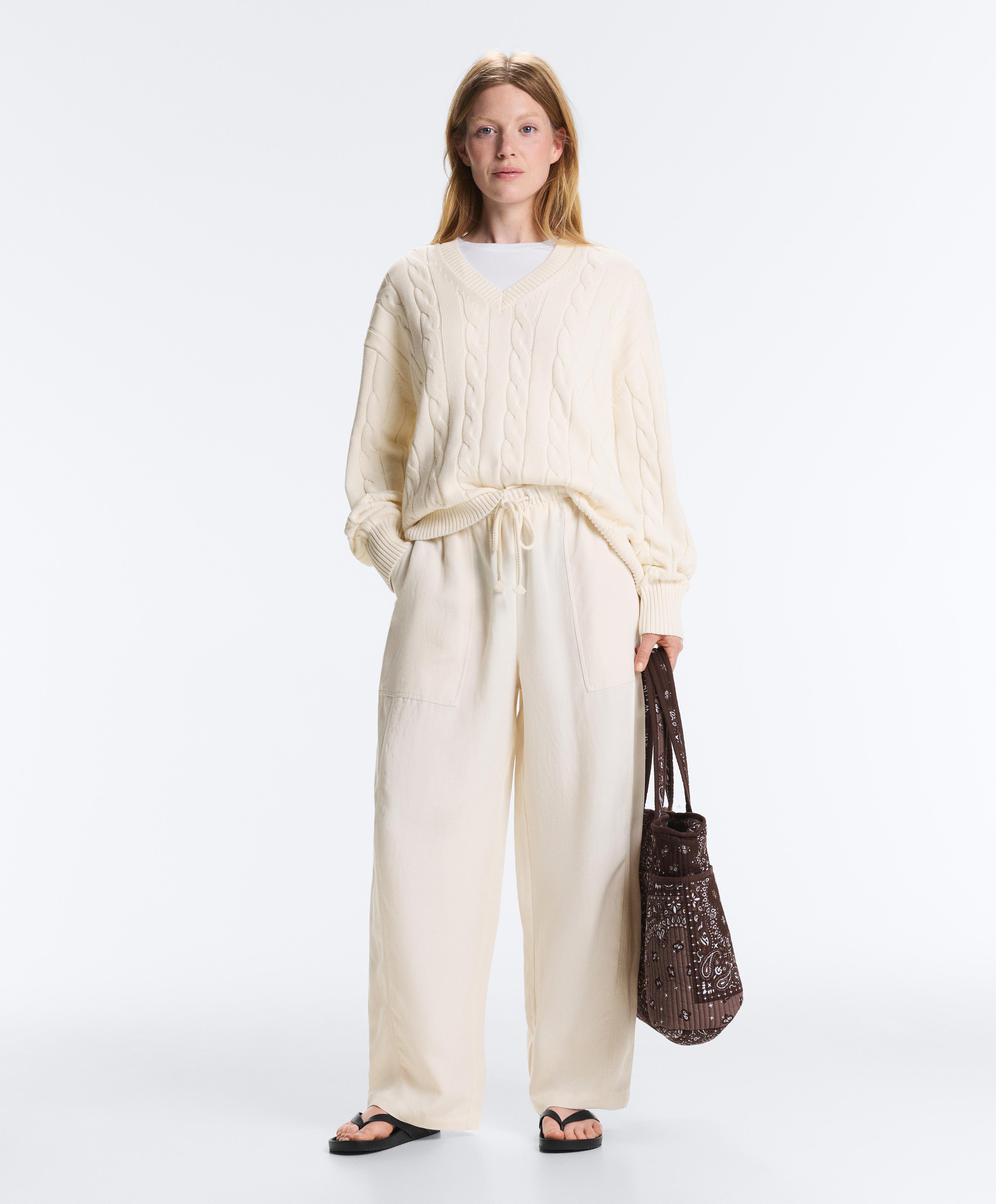 100% cotton cable knit V-neck jumper — PALE ECRU