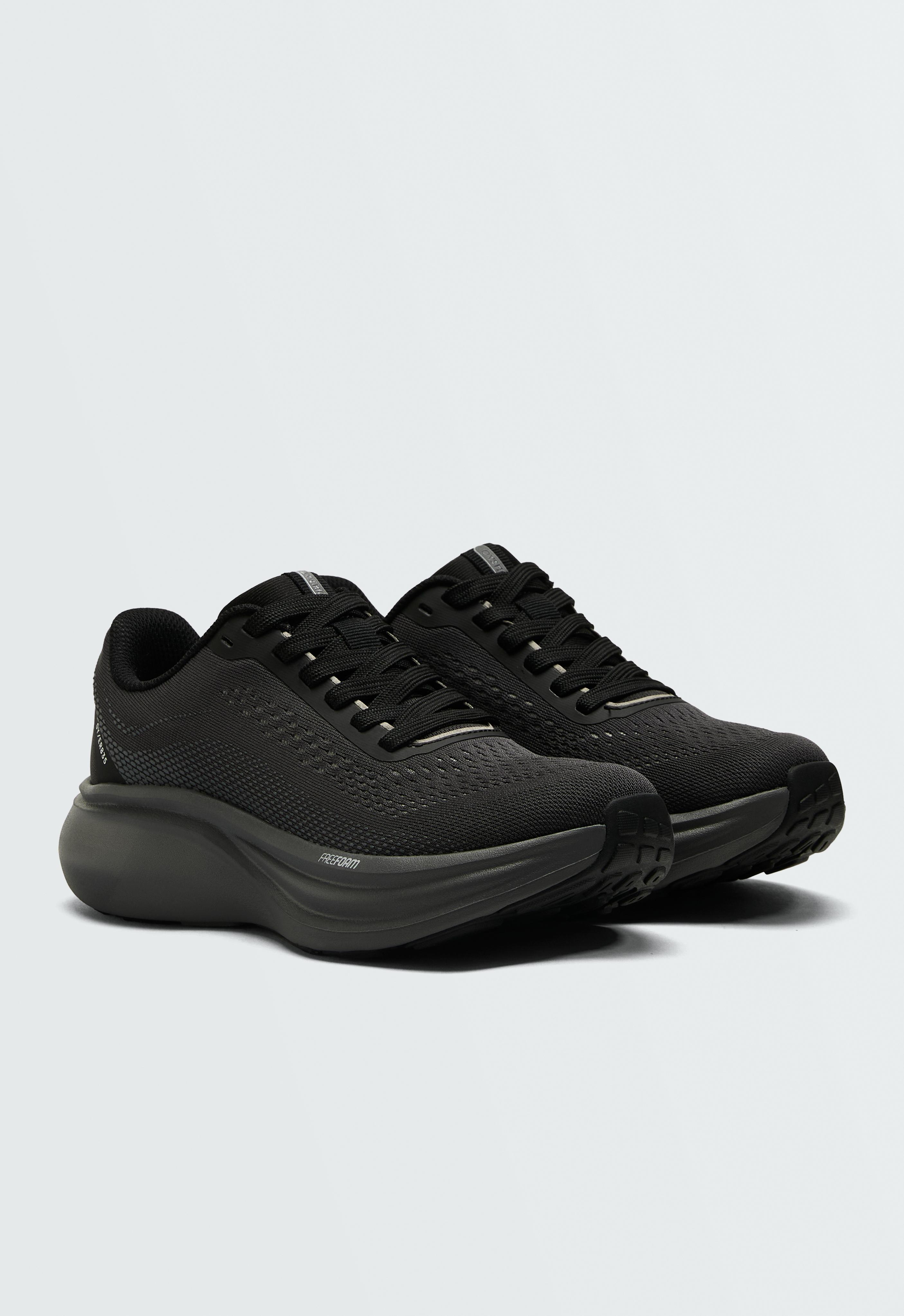 OY/ER 835 Running trainers — BLACK