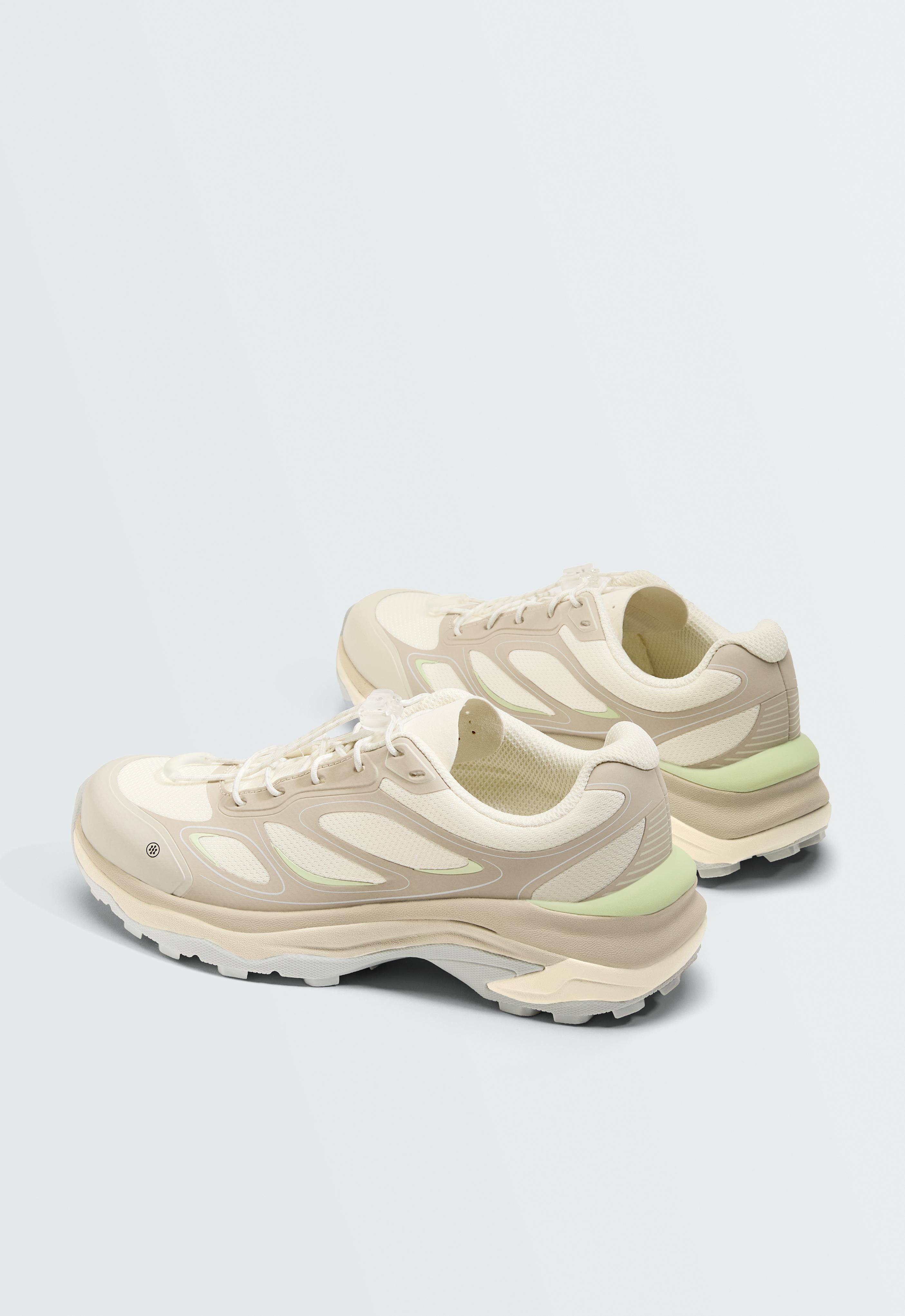 Mountain-style trainers — WHITE