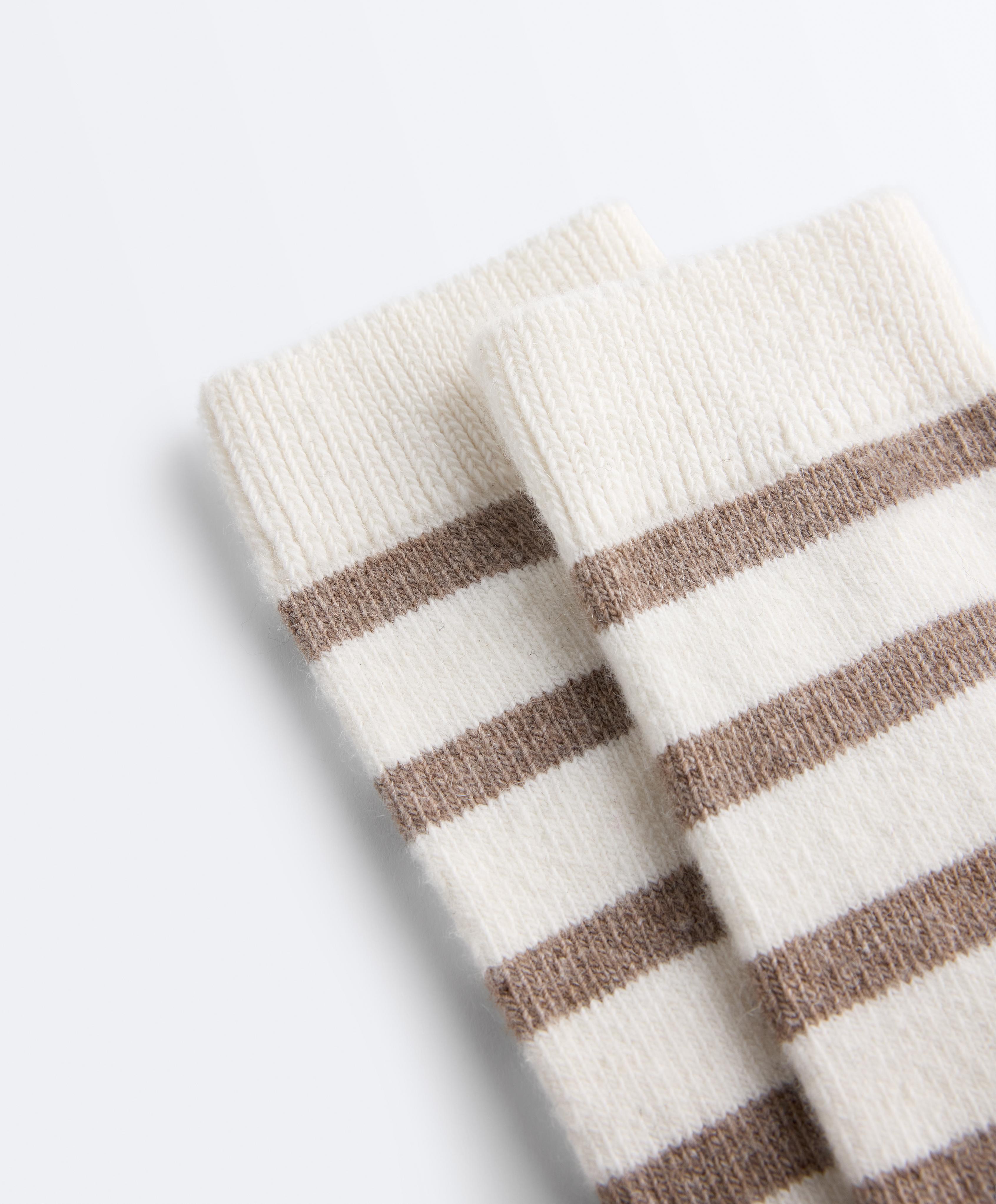 Classic socks in 19% cashmere 12% wool — ECRU