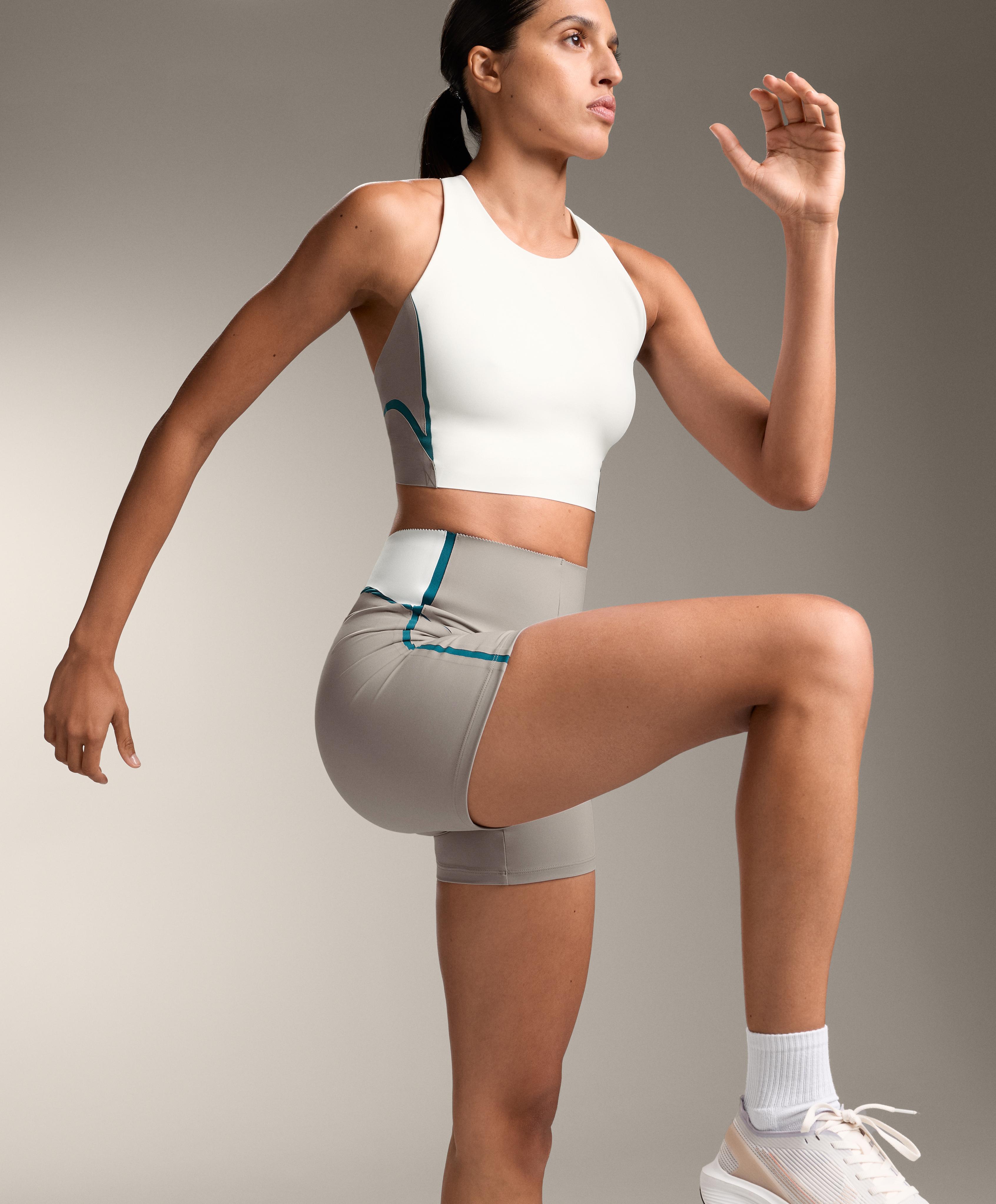 Шорты Hot pant Compressive с компрессионным поясом и деталями линий, 10 см - Распродажа Шорты Hot pant Compressive с компрессионным поясом и деталями линий, 10 см - Распродажа