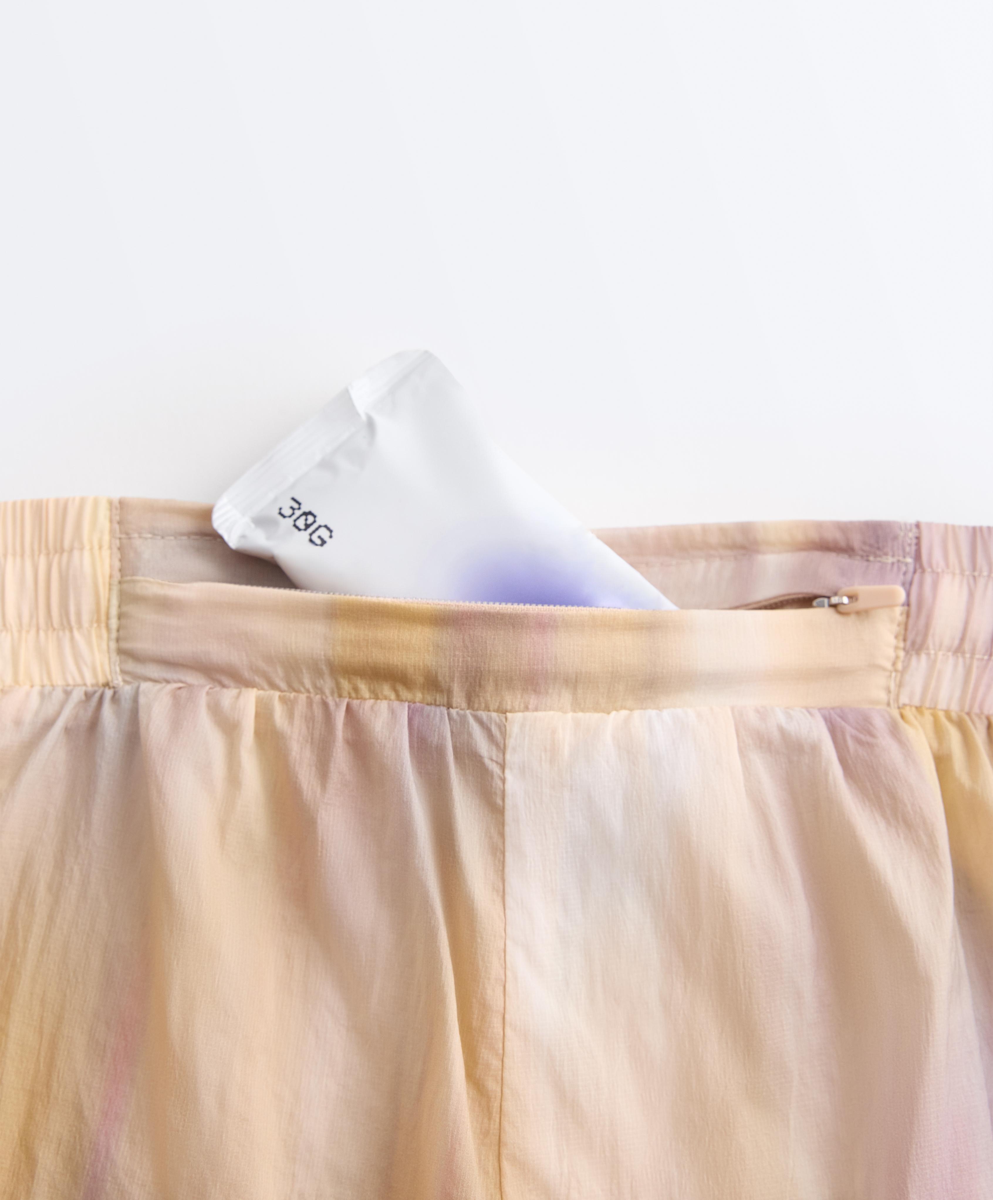 2-in-1 tie-dye mid rise technical shorts — VANILLA