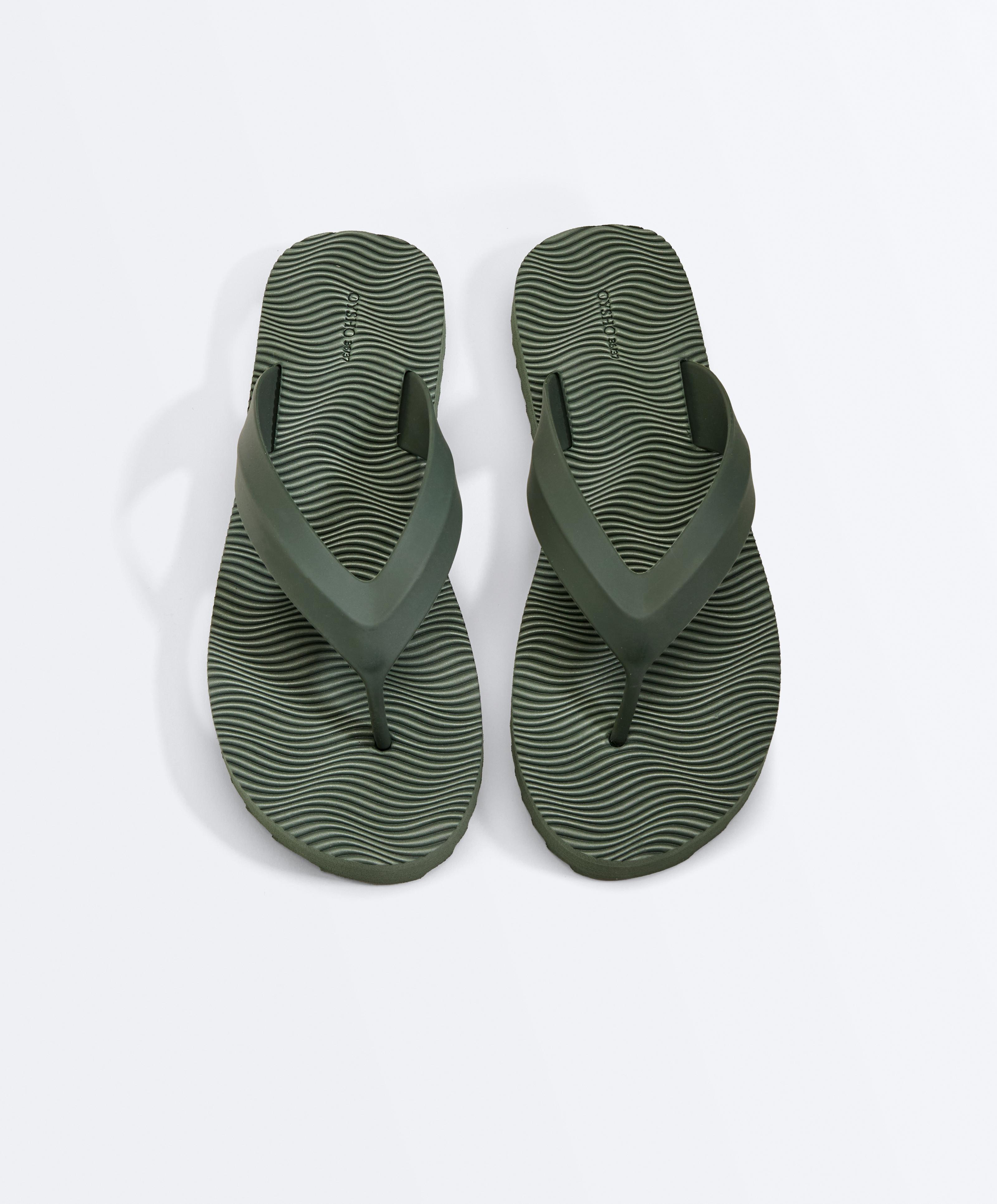 Textured platform beach sandal