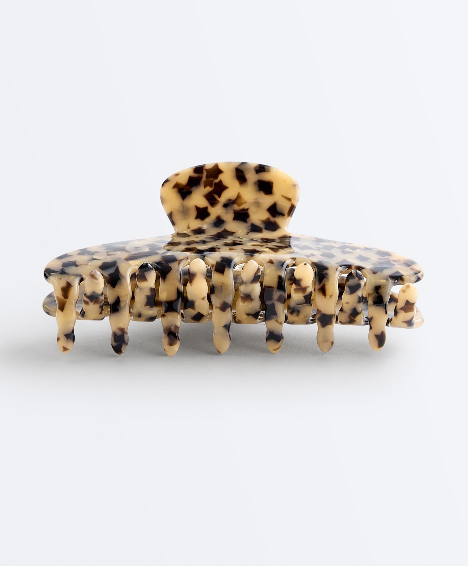 Large printed hair claw — CHESTNUT