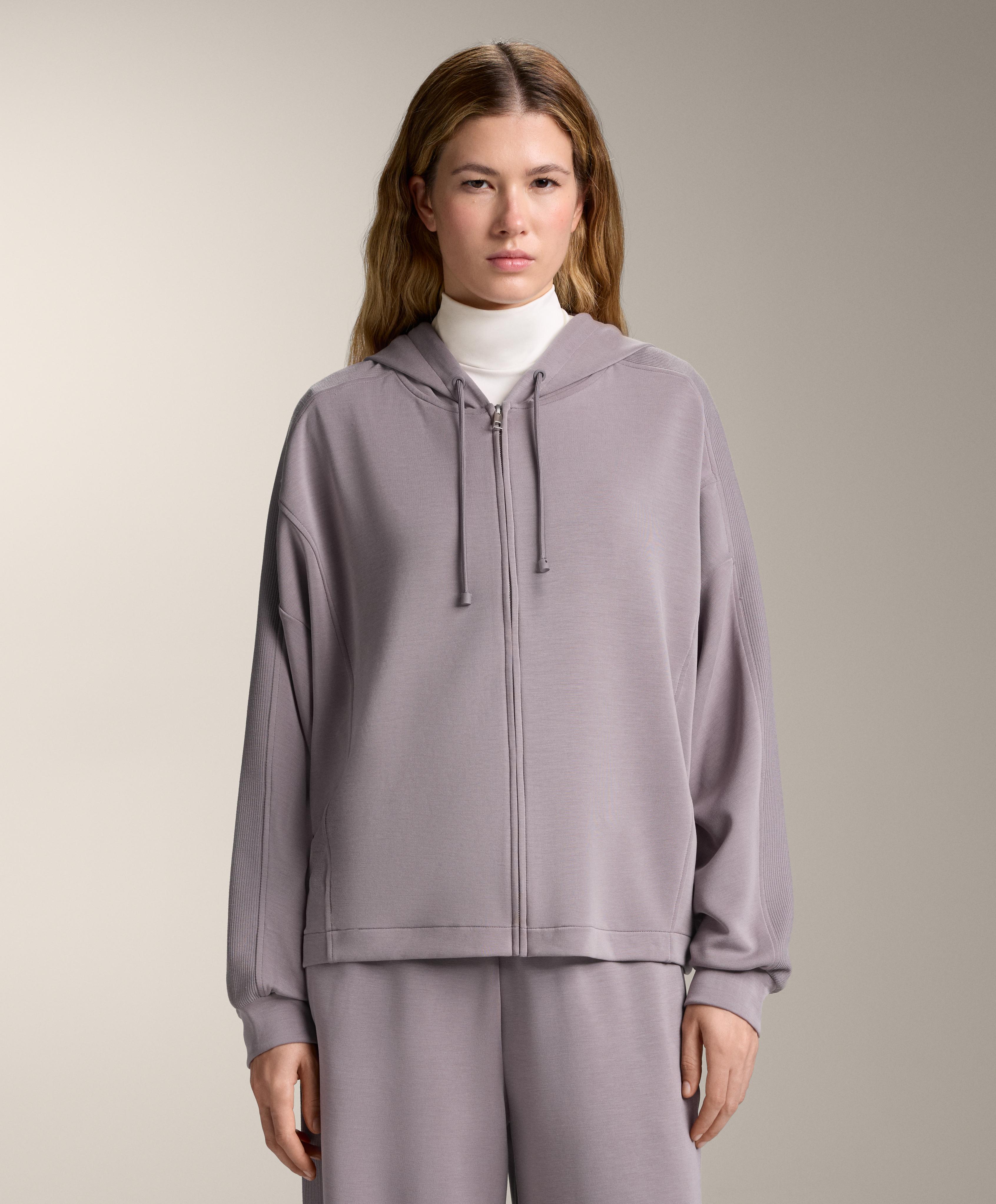 Chamarra larga con capucha y detalle rib con modal tacto suave