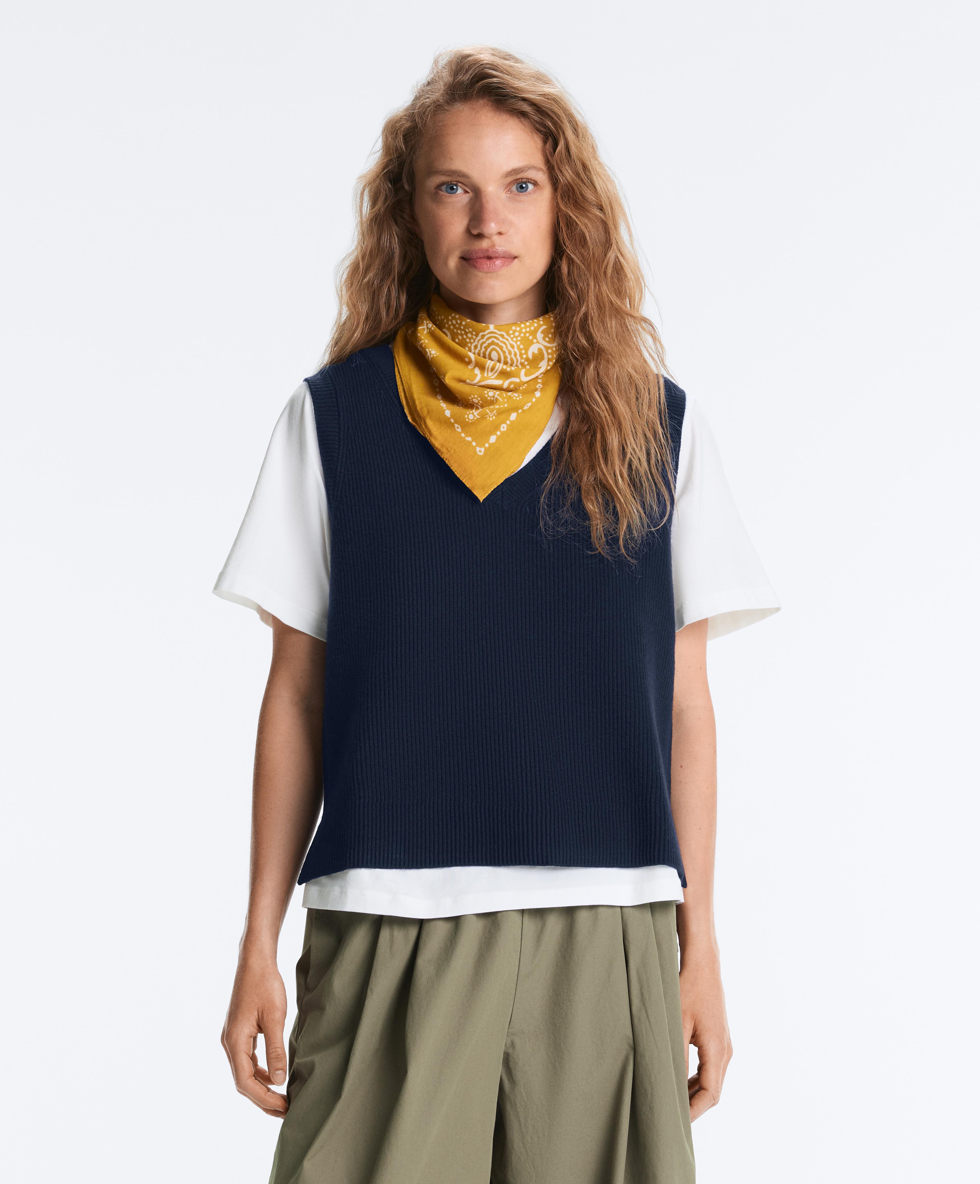 V-neck knit vest — NAVY BLUE