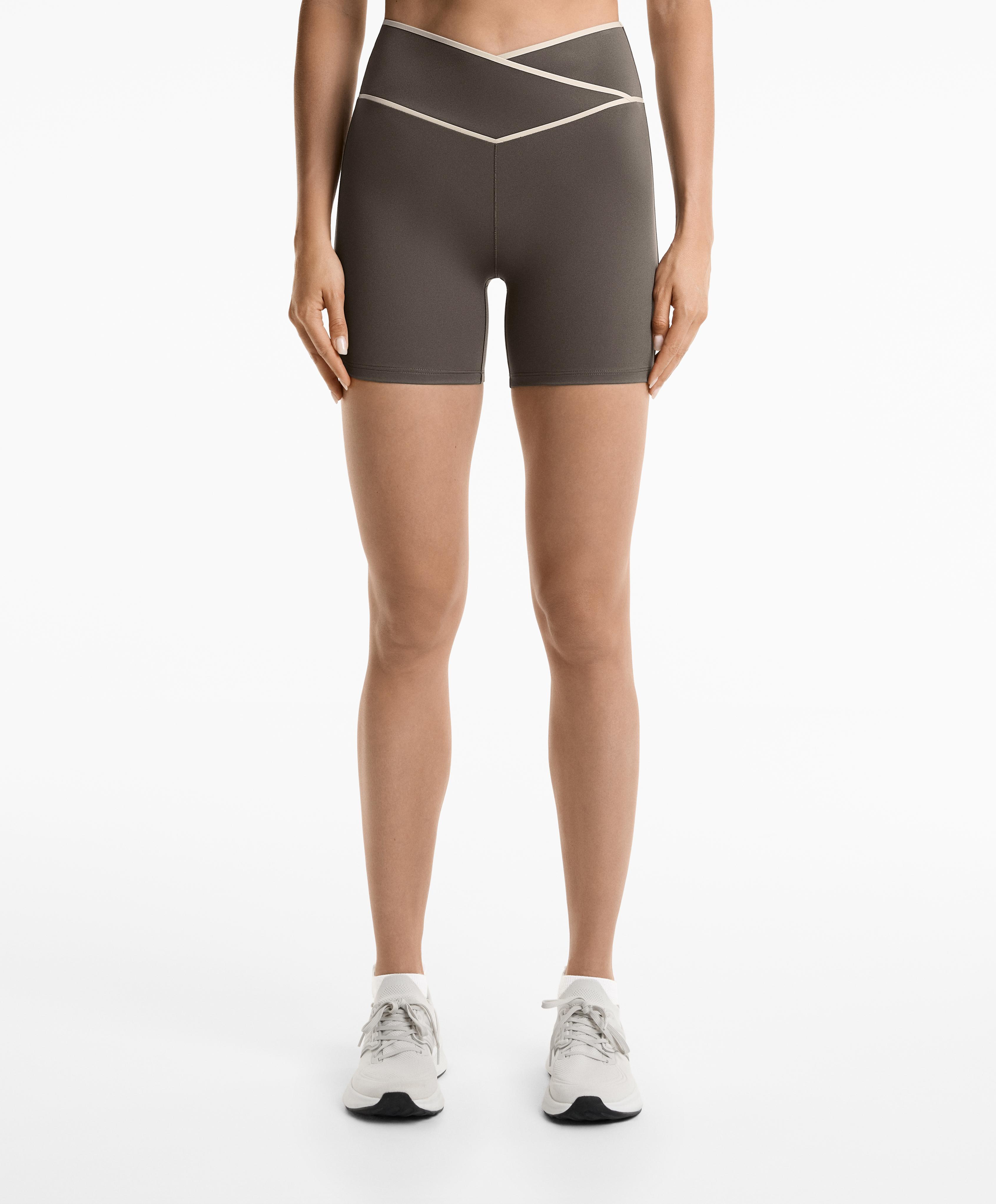 Perfect-adapt crossover V-cut waist 10cm hot pants