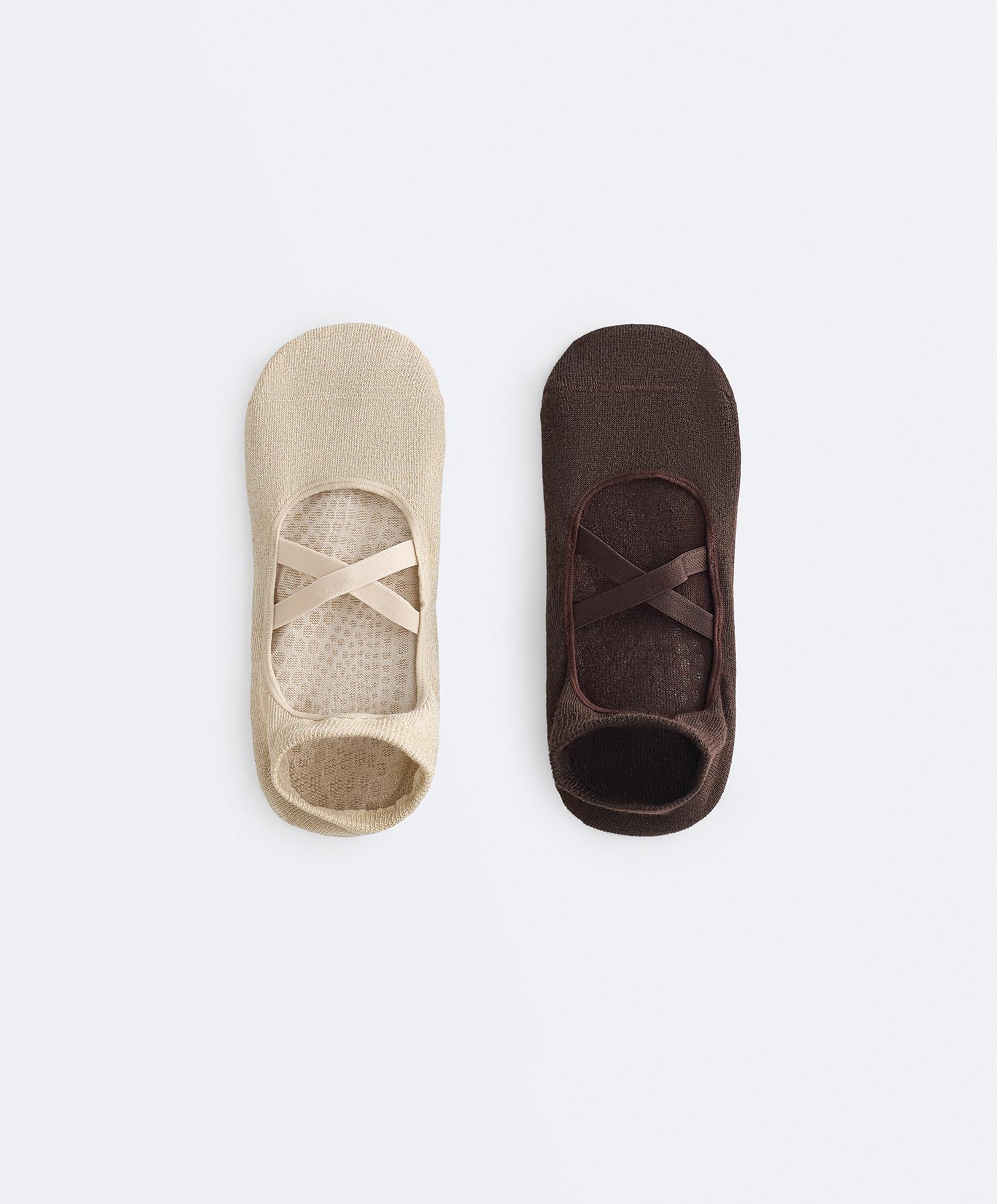 2 pairs of cotton blend yoga and Pilates socks with crossover straps and metallic thread — BROWN