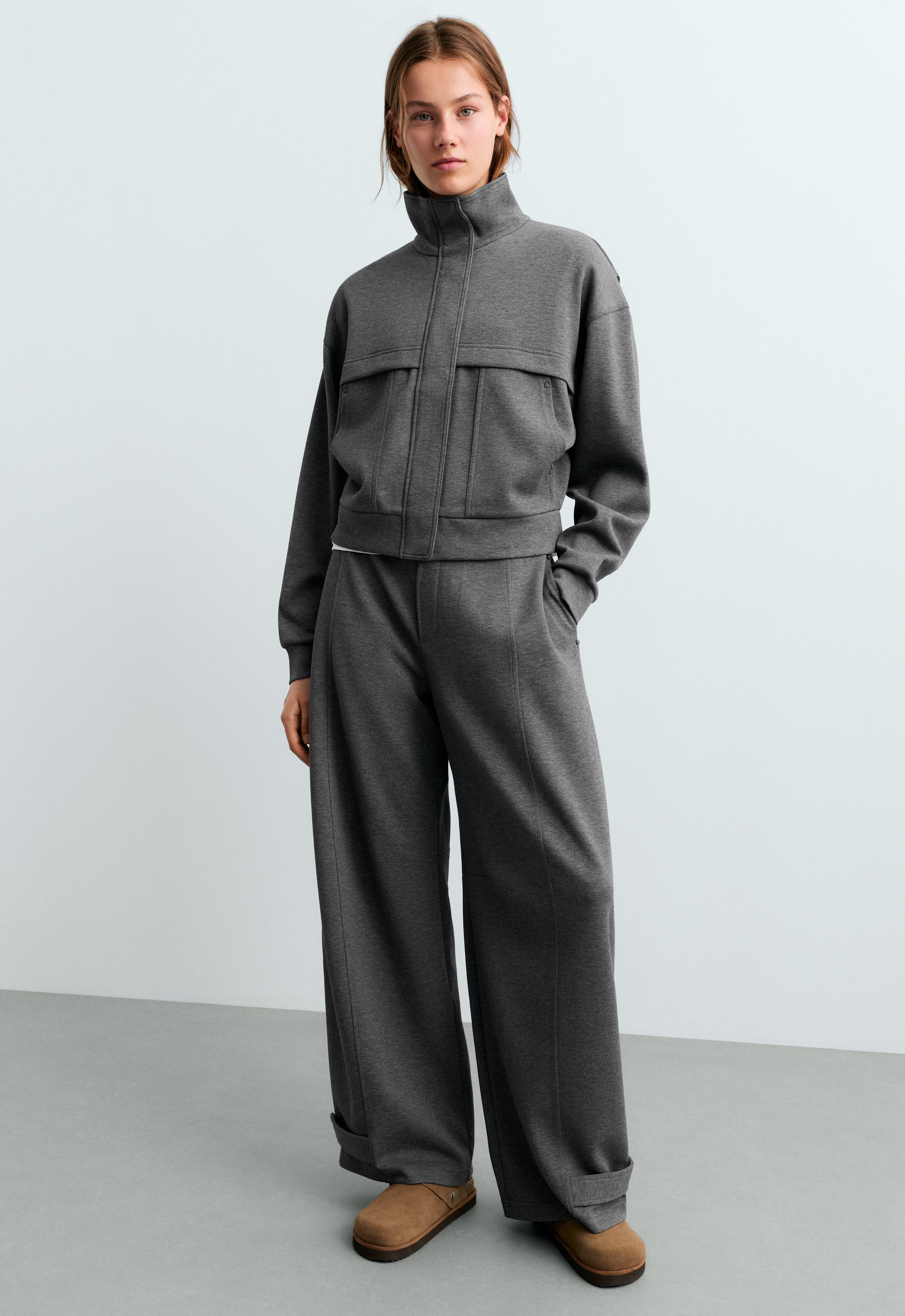 Grey adjustable barrel total look