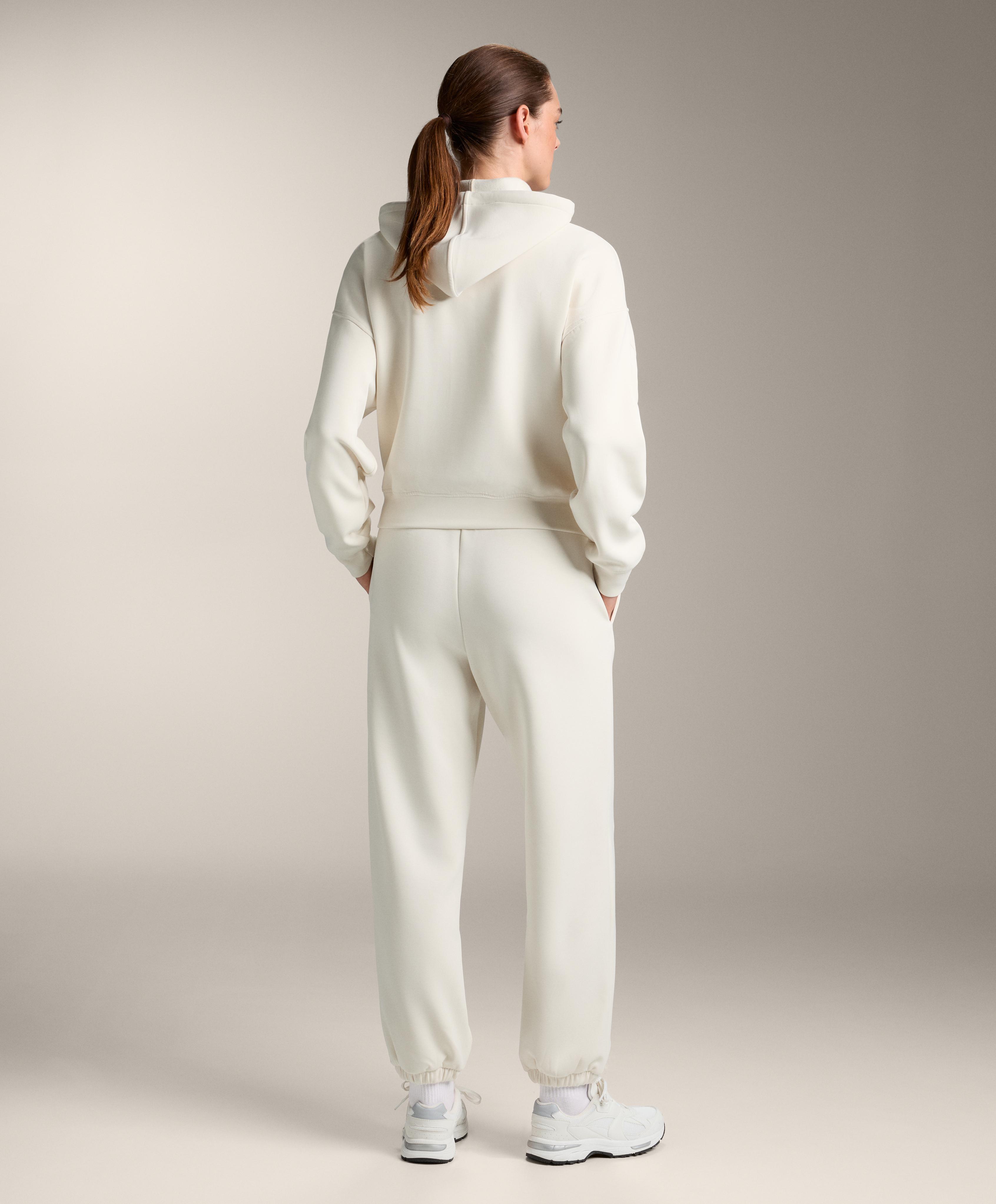 Total look с брюками Jogger из белого модала Brushed Total look с брюками Jogger из белого модала Brushed