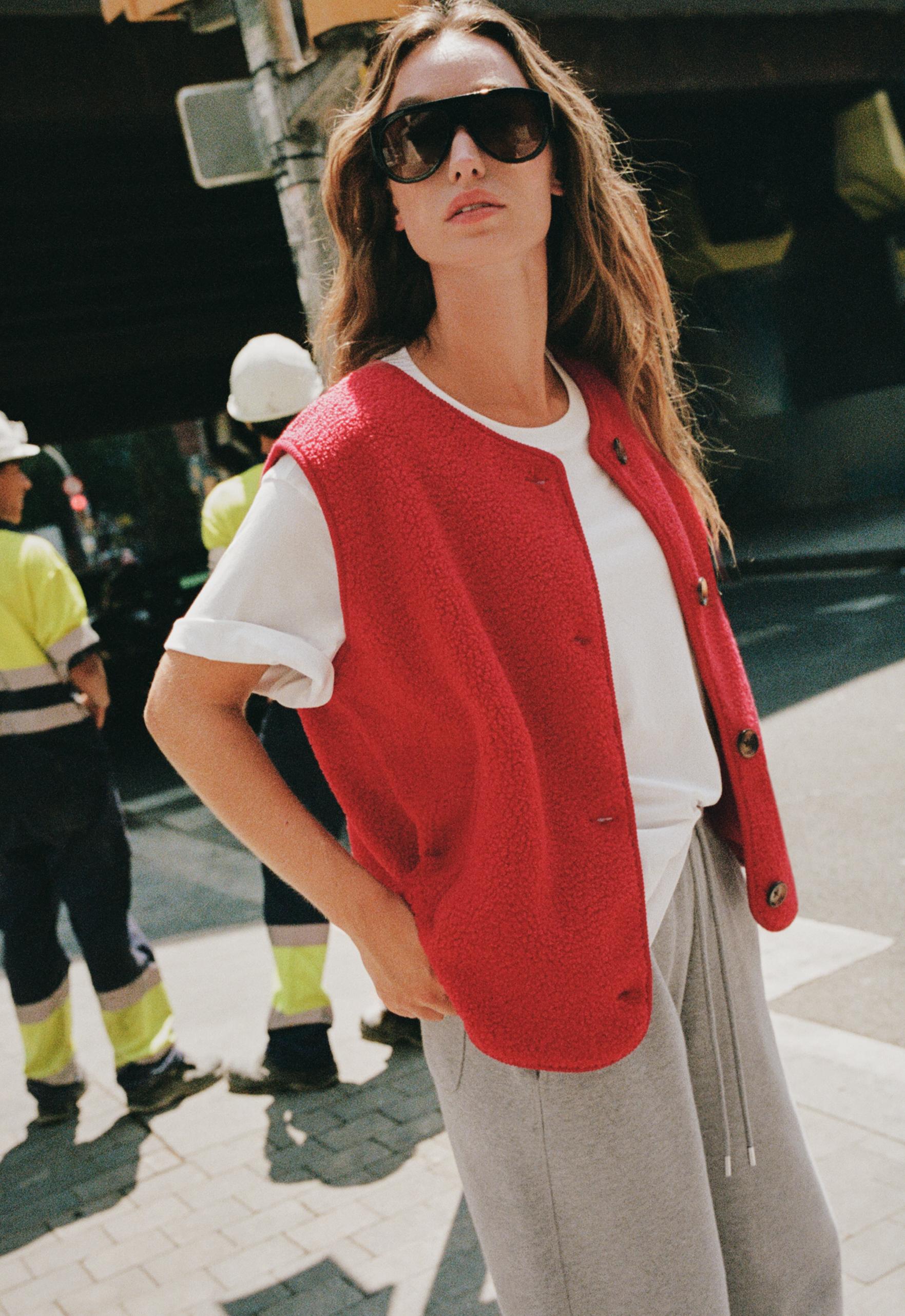 Buttoned faux-shearling gilet — STRAWBERRY