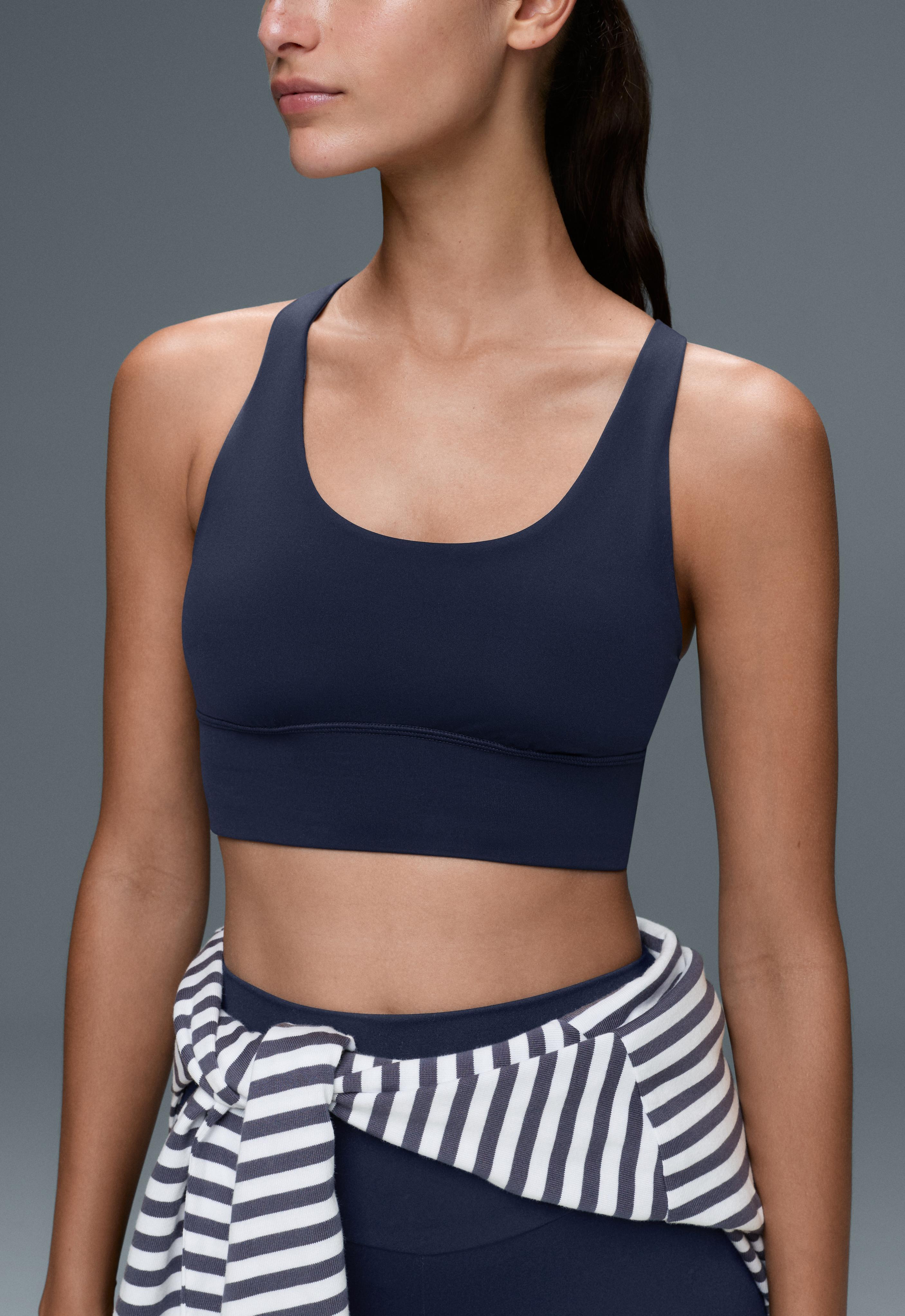 Medium-support Comfortlux sports bra with cups
