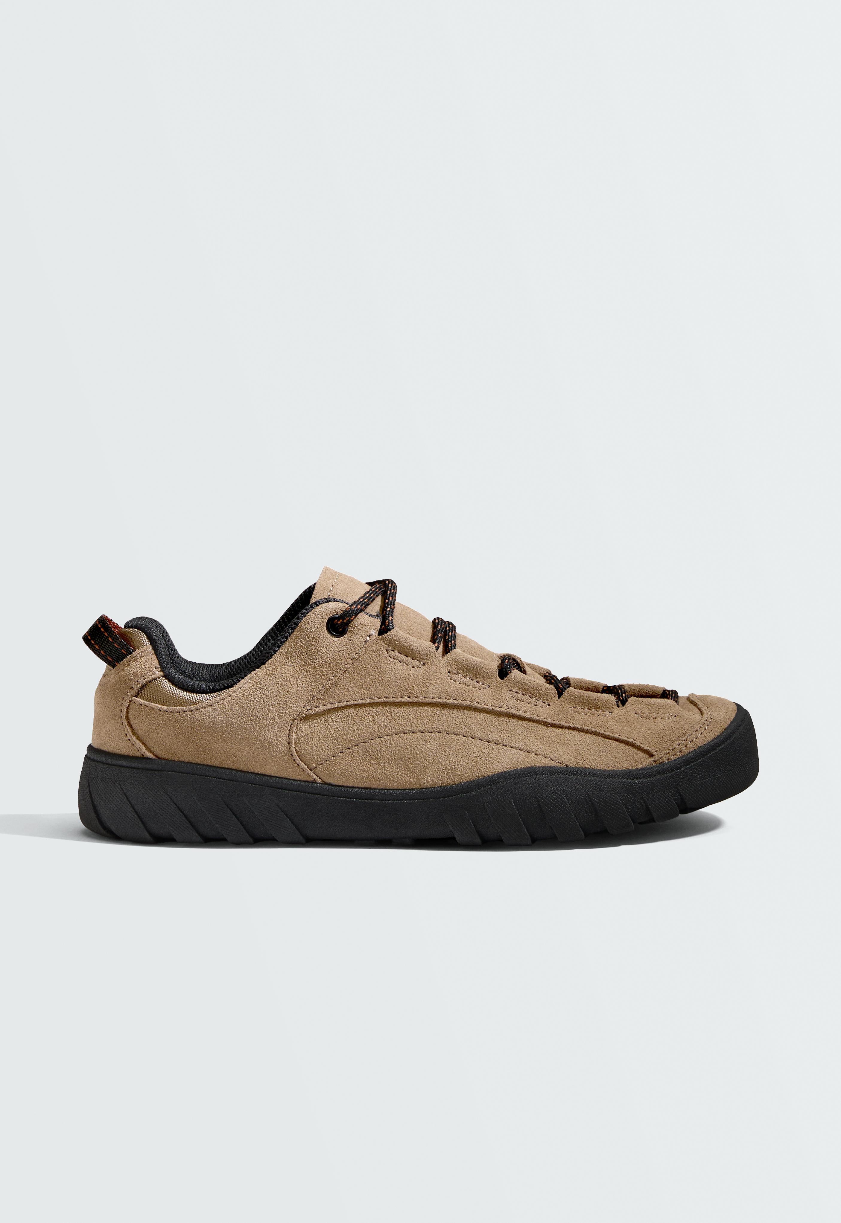 Sportschuhe aus Rauleder Sportschuhe aus Rauleder