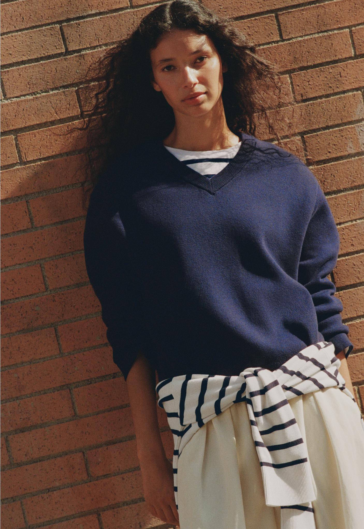 Cotton blend V-neck knit jumper — NAVY BLUE