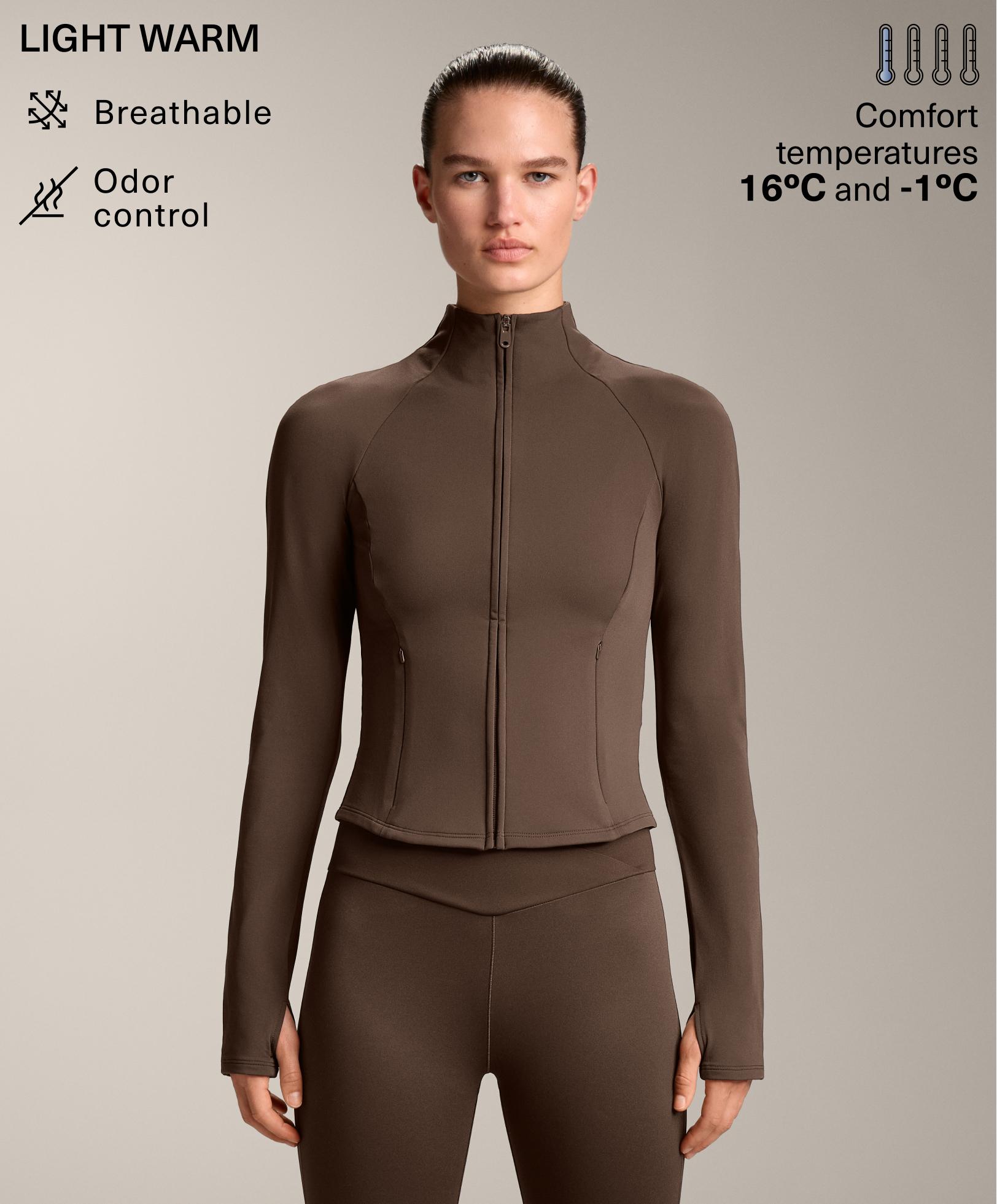 جاكيت تقني دافئ وخفيف جاكيت تقني دافئ وخفيف