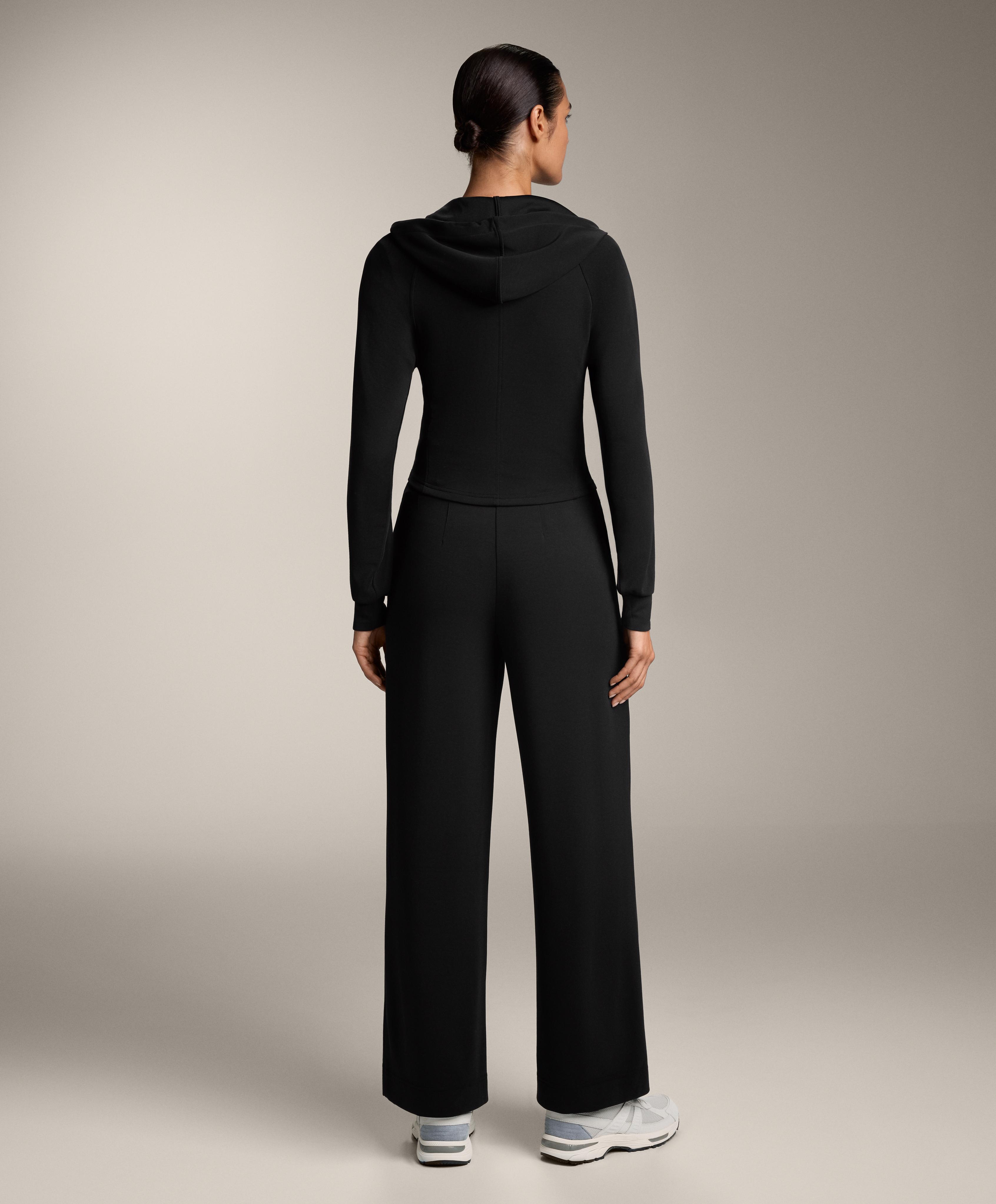 Total look recto nervio con modal negro