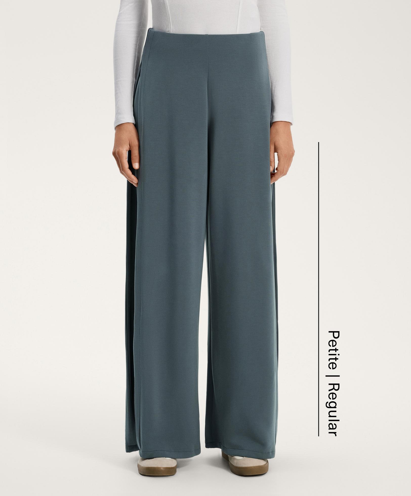 Pantalon wide leg à pli latéral en modal doux au toucher Pantalon wide leg à pli latéral en modal doux au toucher