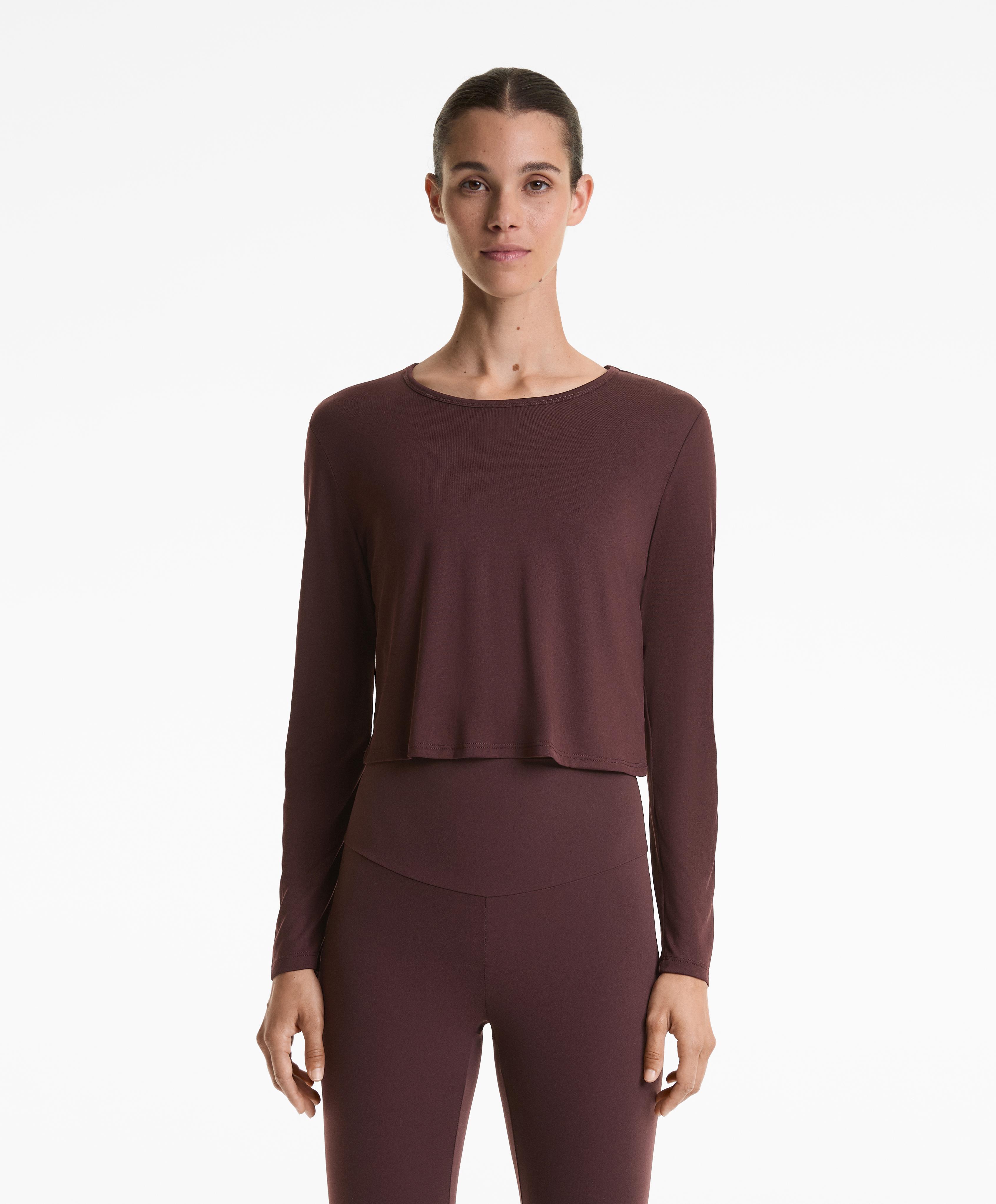 تيشيرت بقصة قصيرة بظهر متداخل ممزوج بالمودال تيشيرت بقصة قصيرة بظهر متداخل ممزوج بالمودال