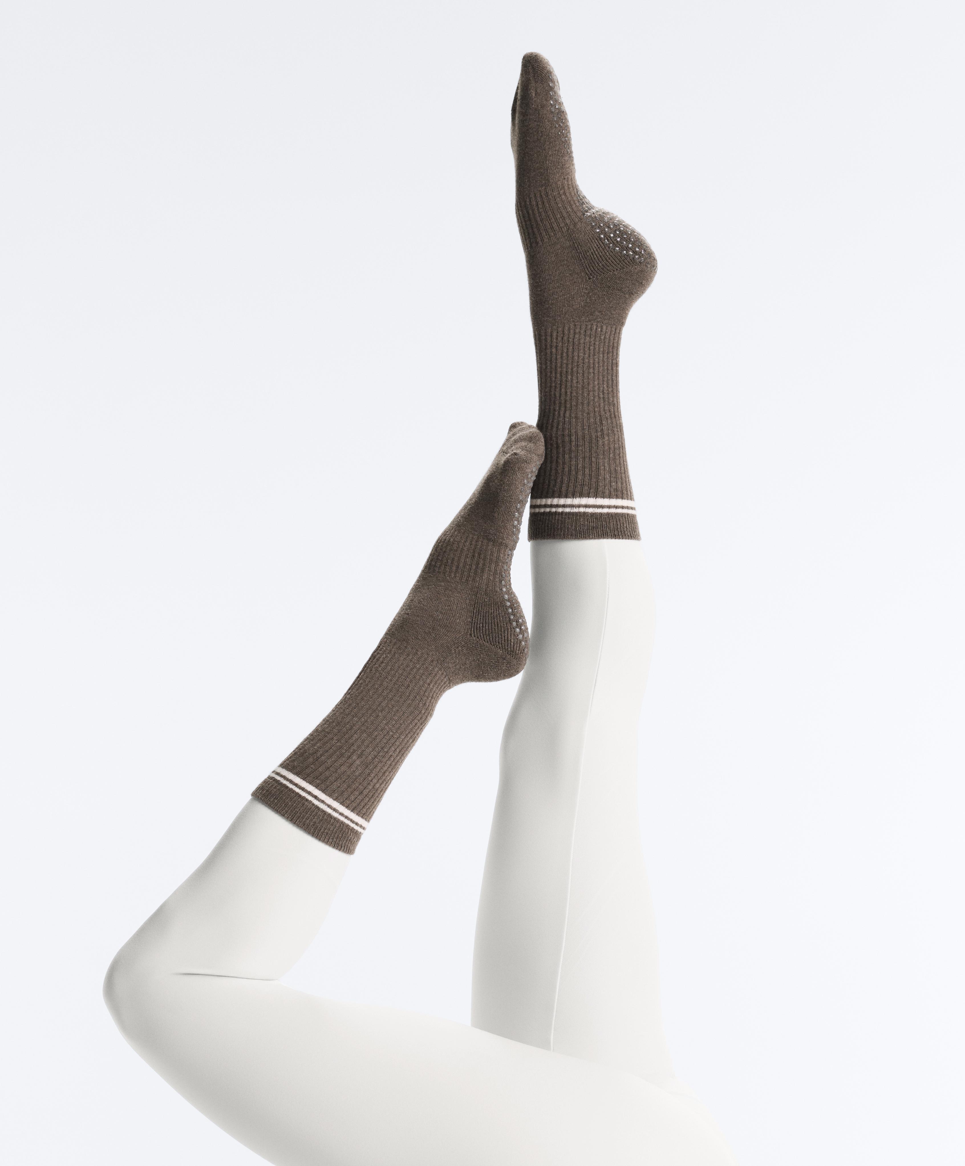 2 pairs of classic cotton cushioned yoga and Pilates socks — TAN MELANGE