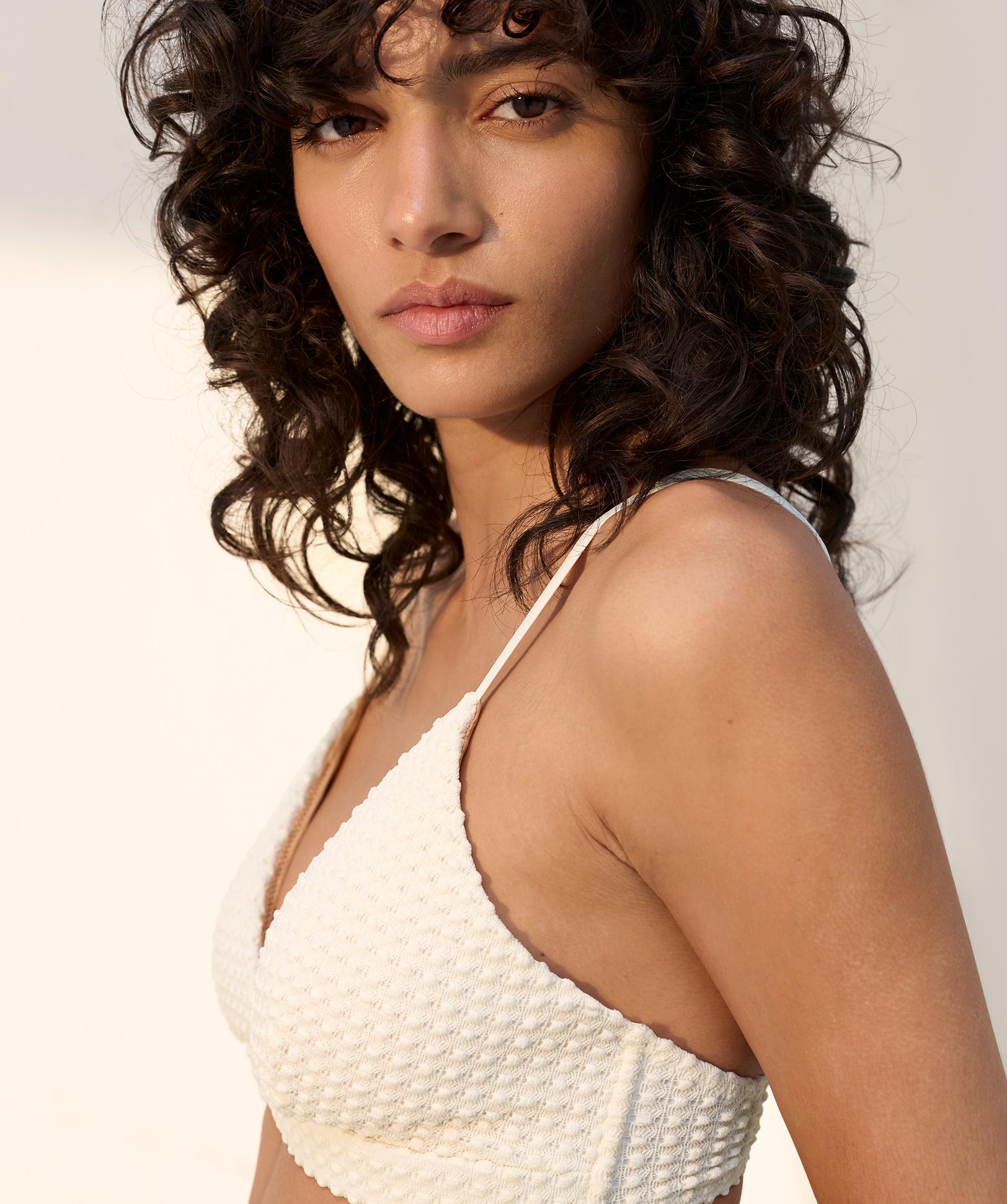 Parte de cima de biquíni triângulo em crochet com estrutura de bolhas Parte de cima de biquíni triângulo em crochet com estrutura de bolhas