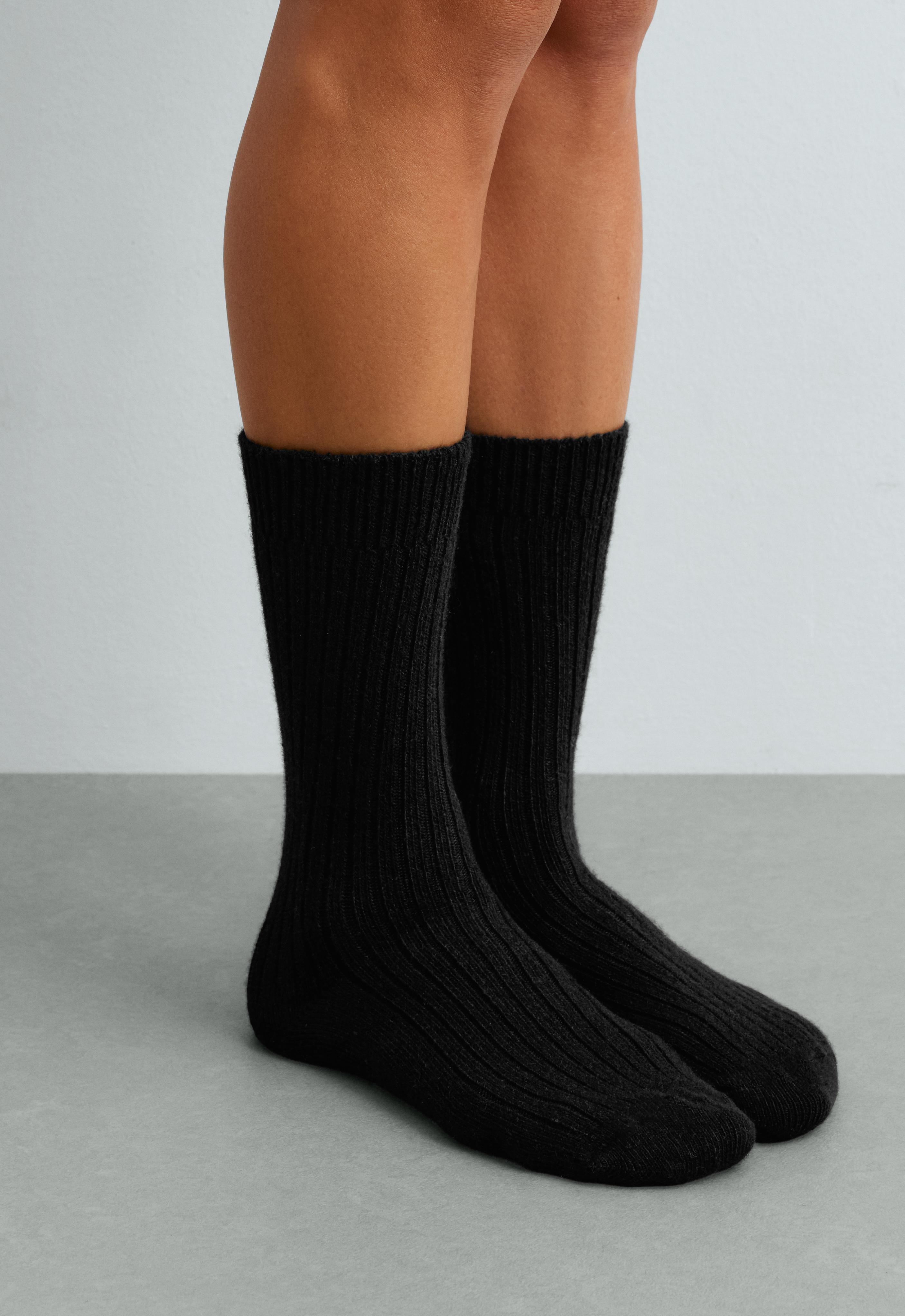 Classic socks in 18% cashmere 8% wool — BLACK
