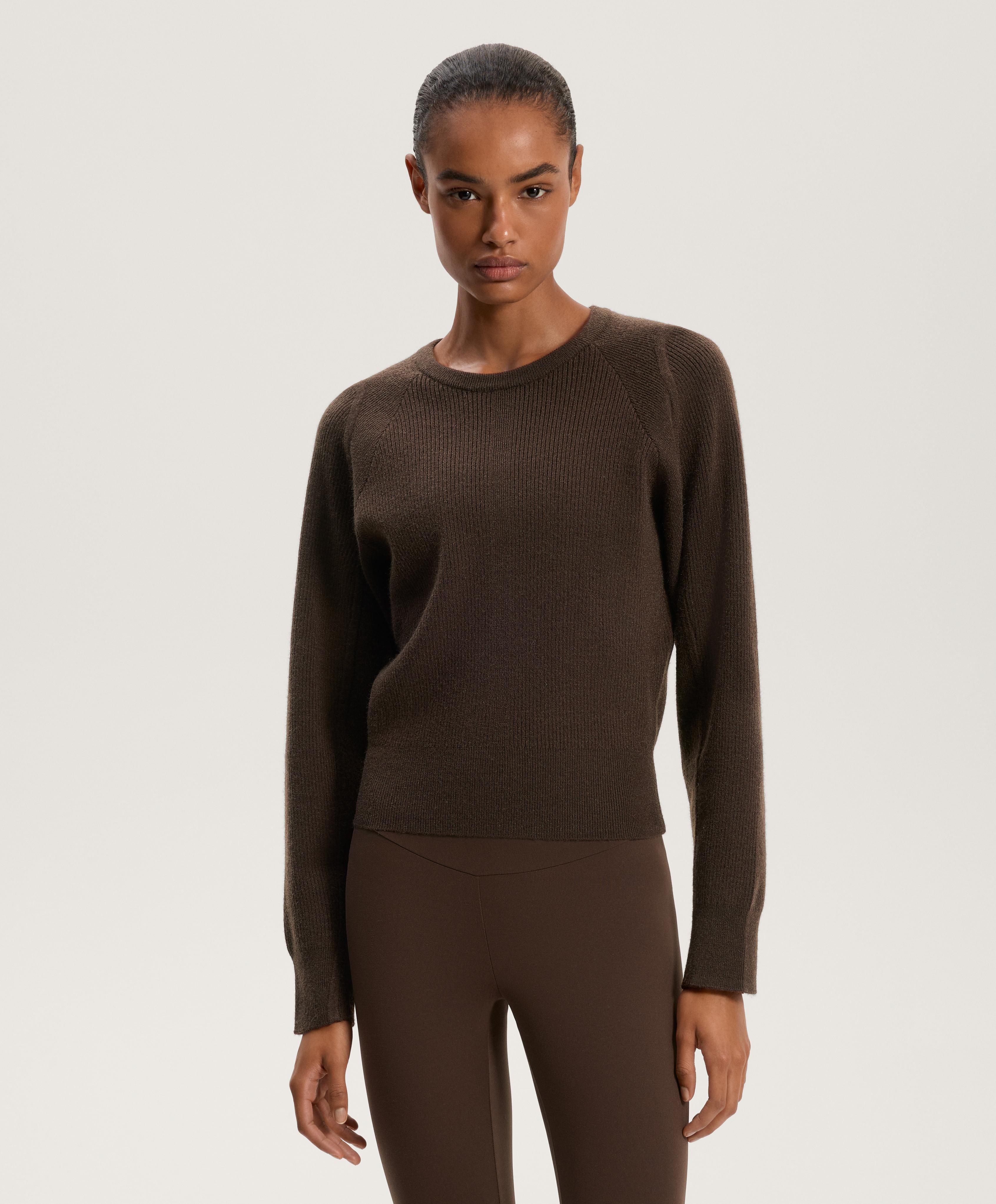 Taillierter Strickpullover mit Rippstrick Taillierter Strickpullover mit Rippstrick