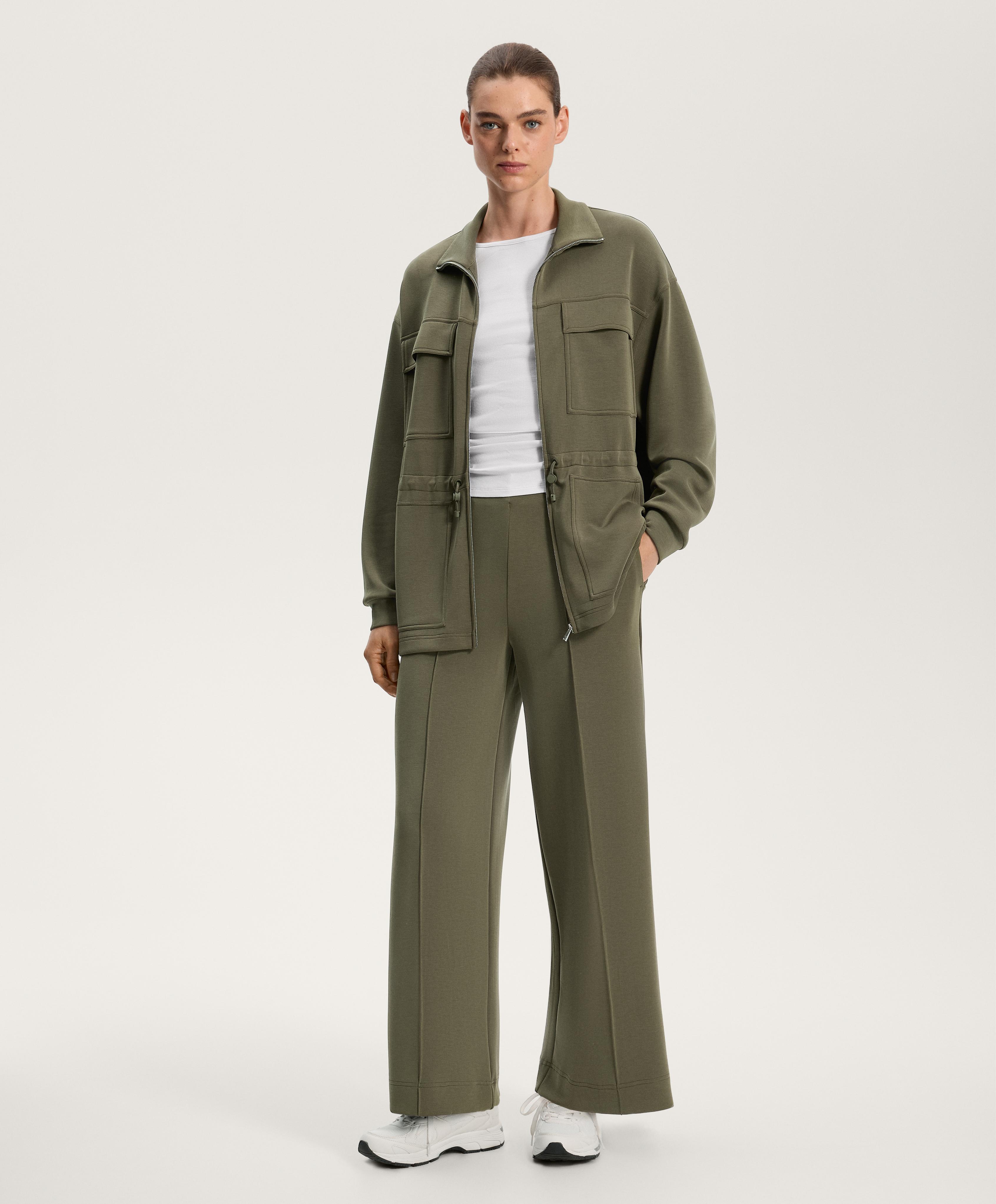 Total look recto nervio con modal verde