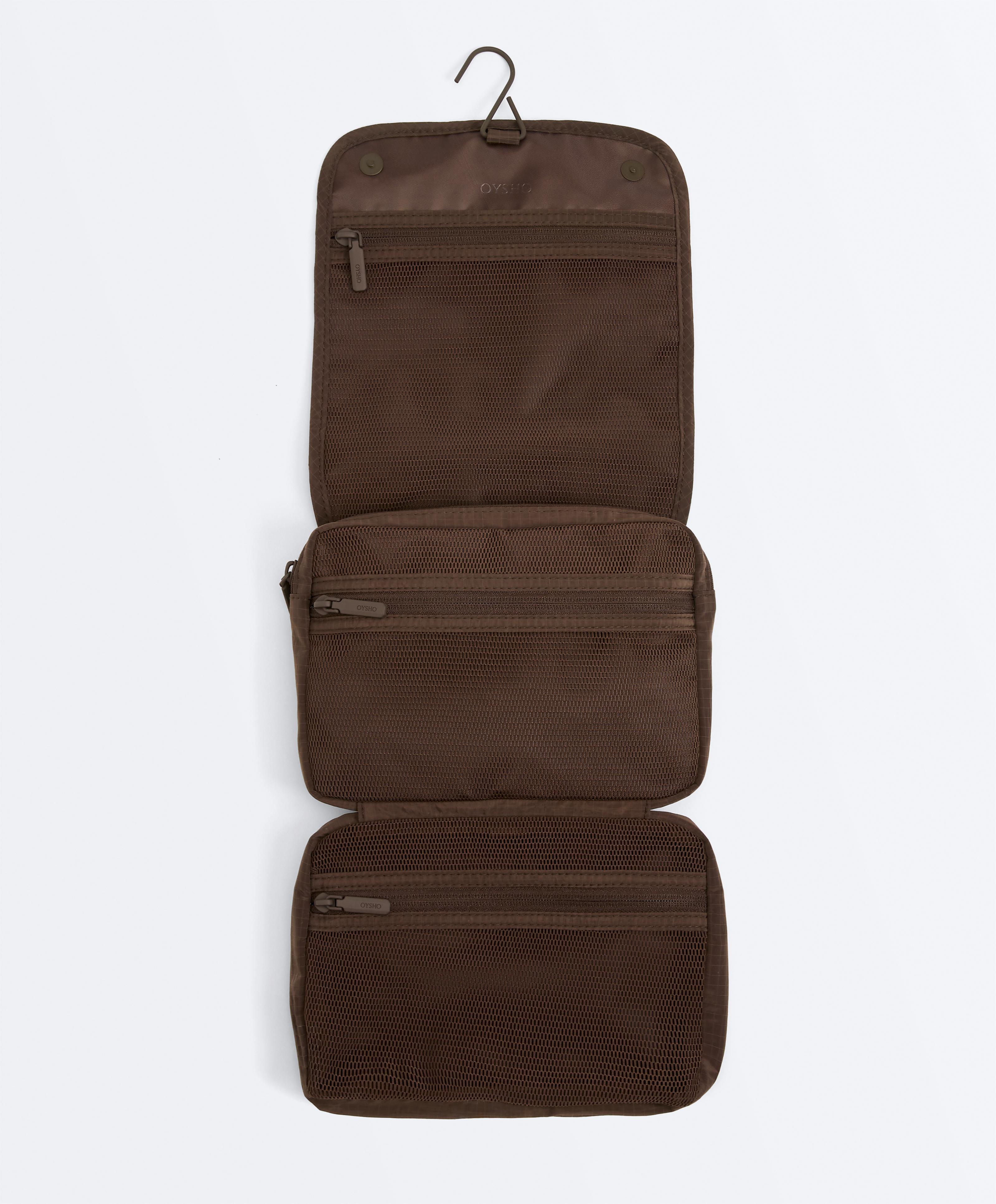 Hanging wash bag