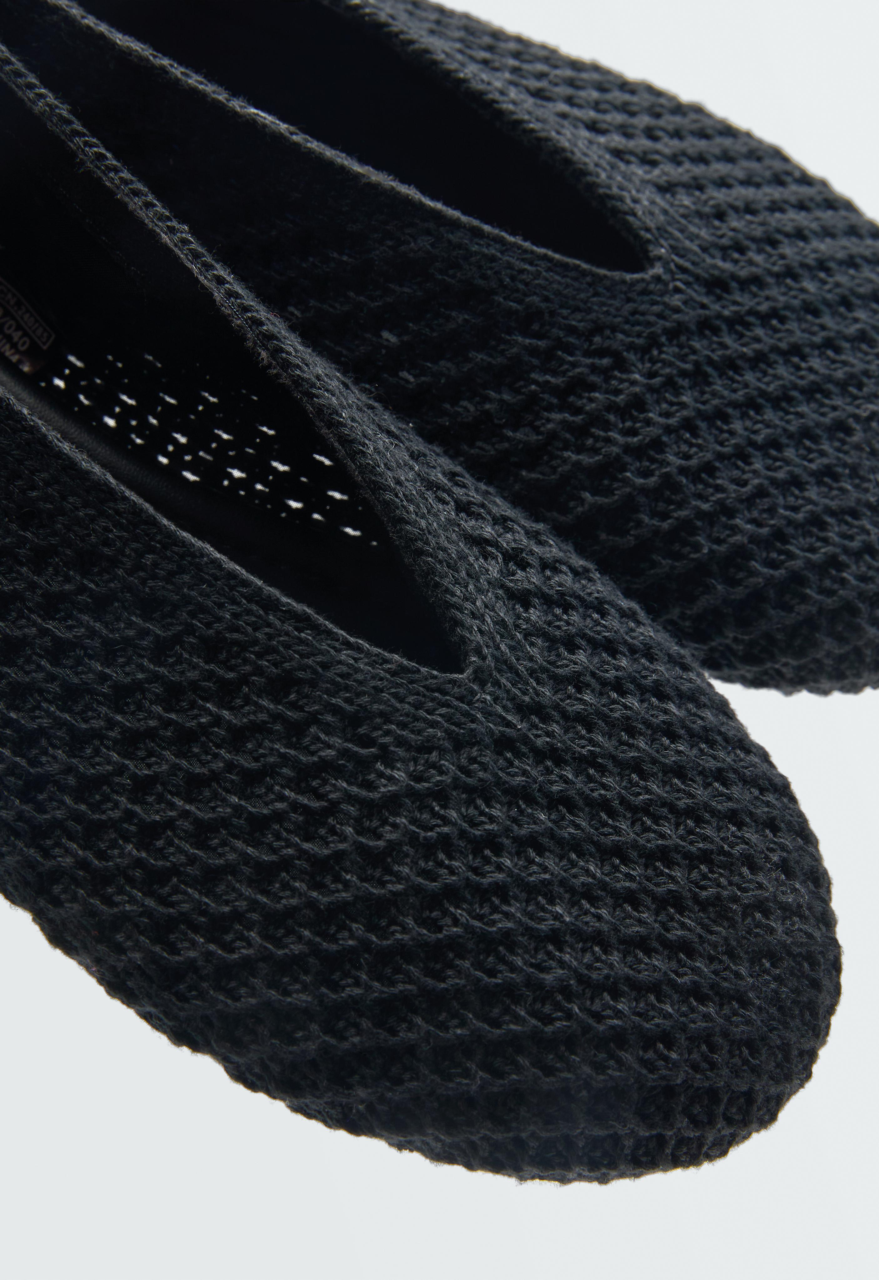 Crochet ballet flats — BLACK
