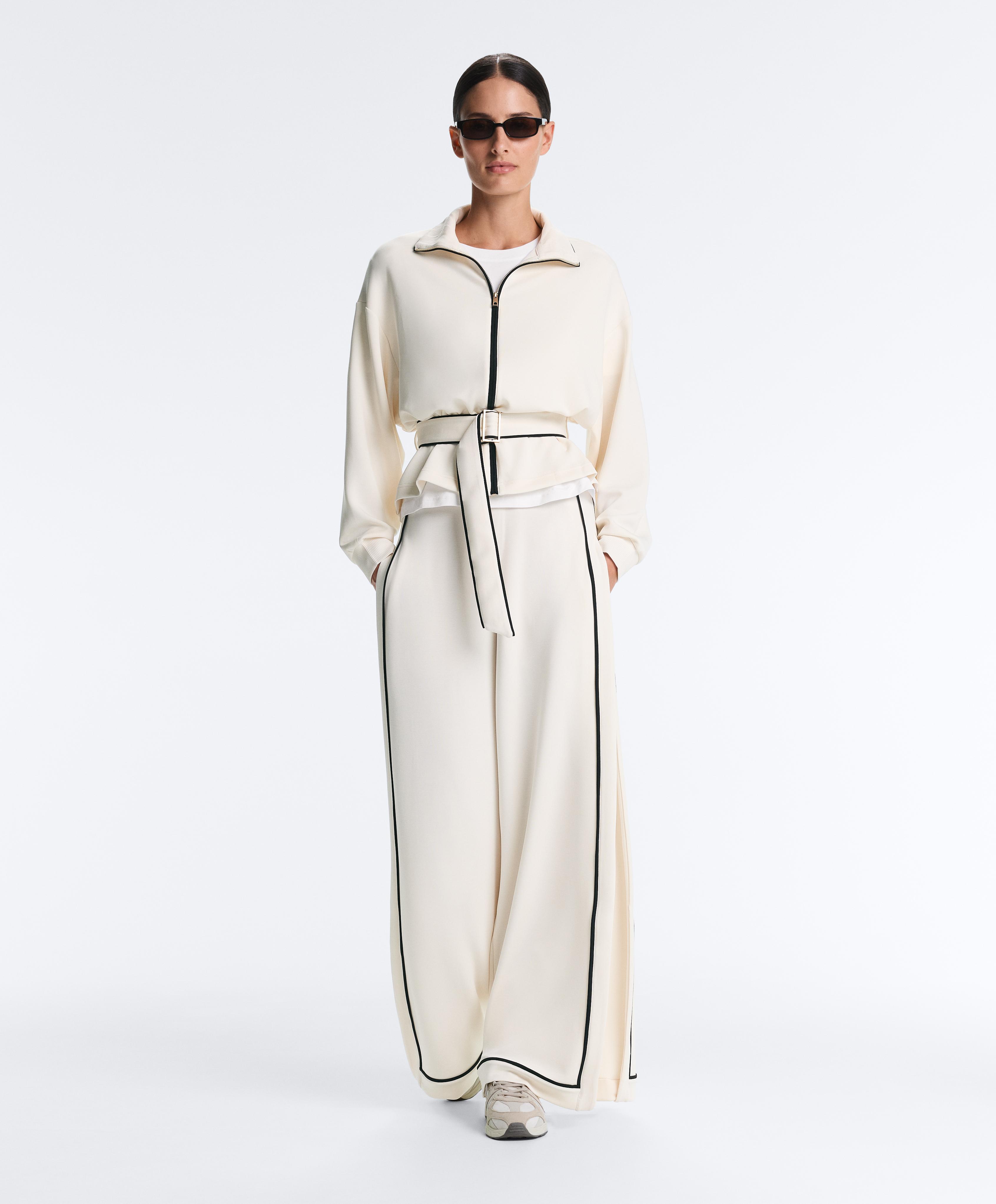 Chaqueta piping a contraste con modal tacto suave Chaqueta piping a contraste con modal tacto suave