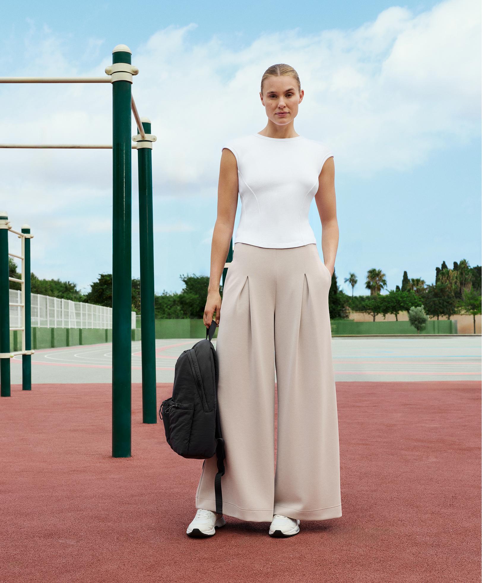 Pantalon wide leg à plis contenant du modal au toucher doux