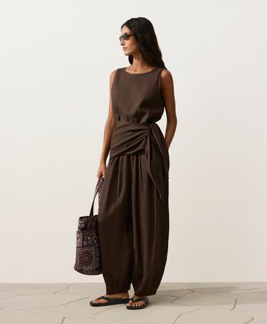 Sleeveless top with 100% linen scarf — DARK BROWN 5