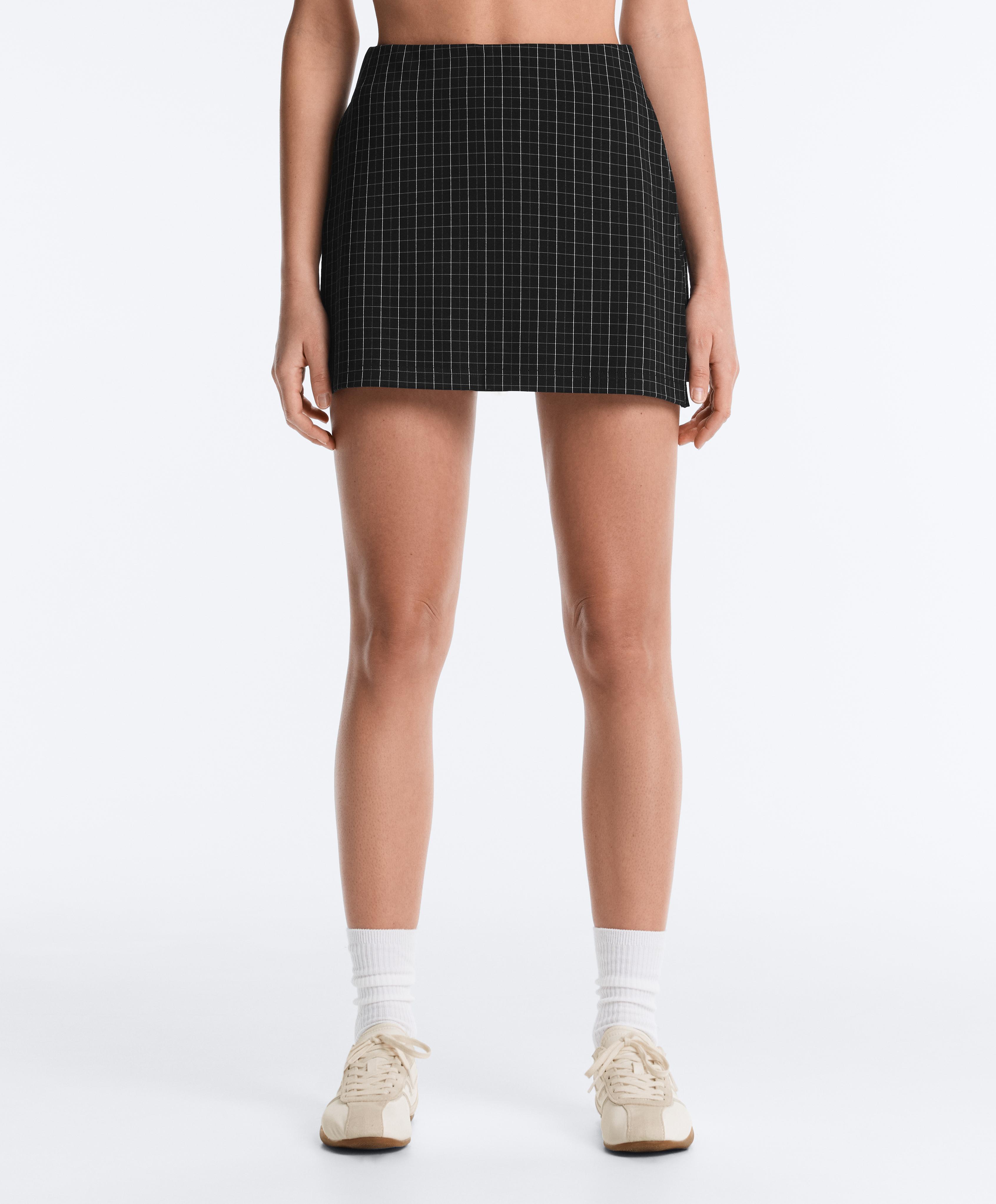 Check short skirt — BLACK