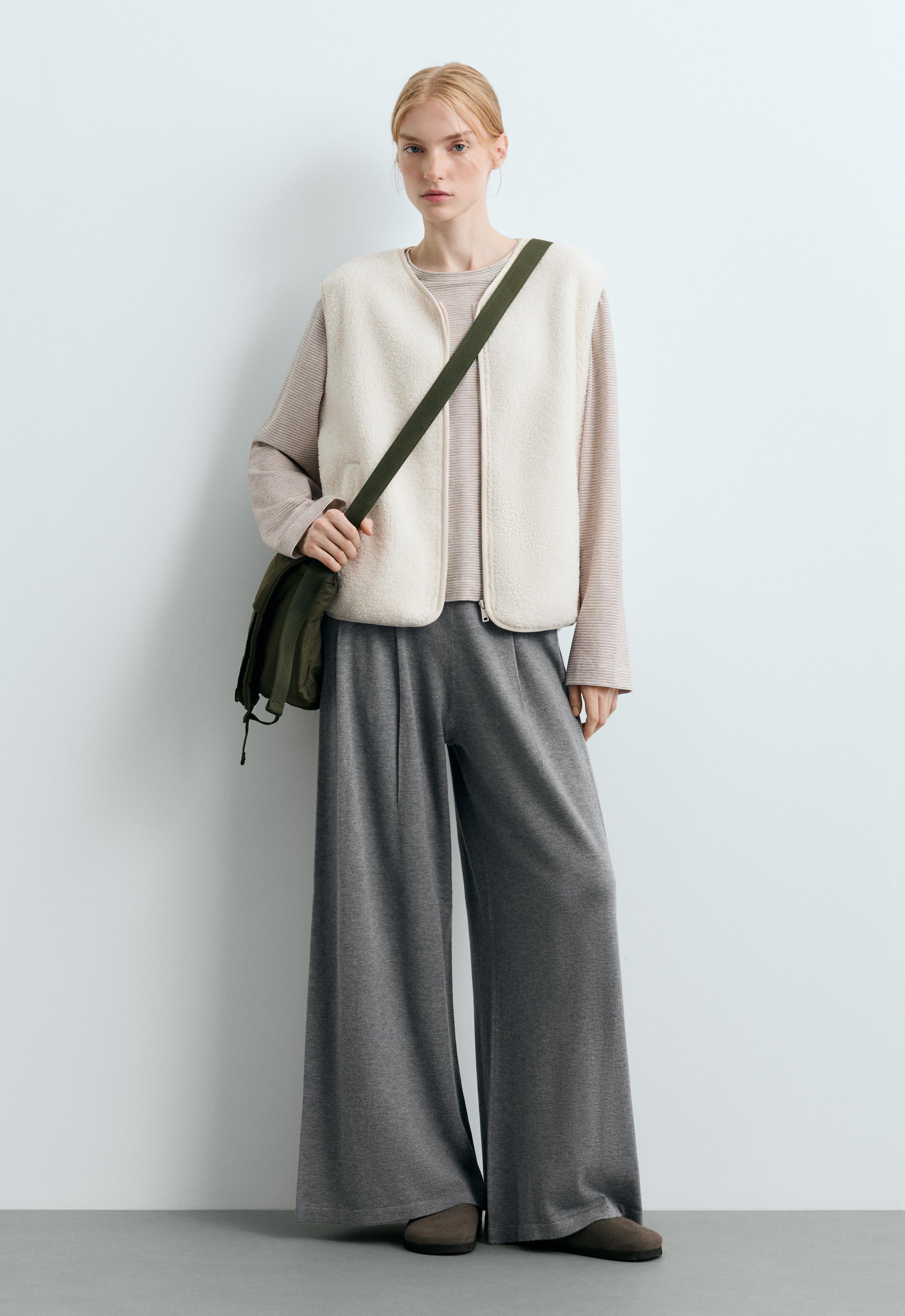 Weite Strickhose mit Falten