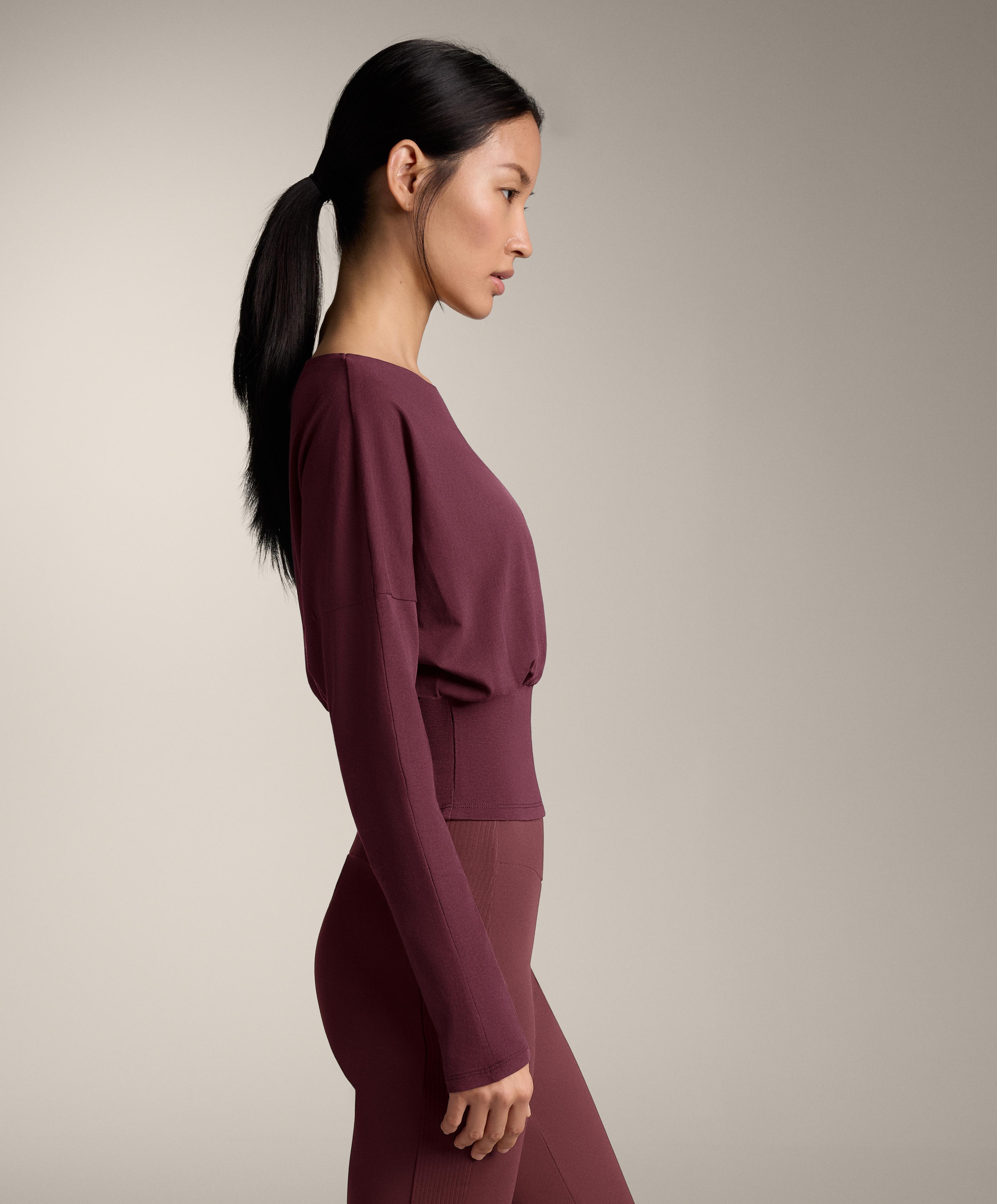 חולצת טי מכותנה מעורבת עם מותן צר