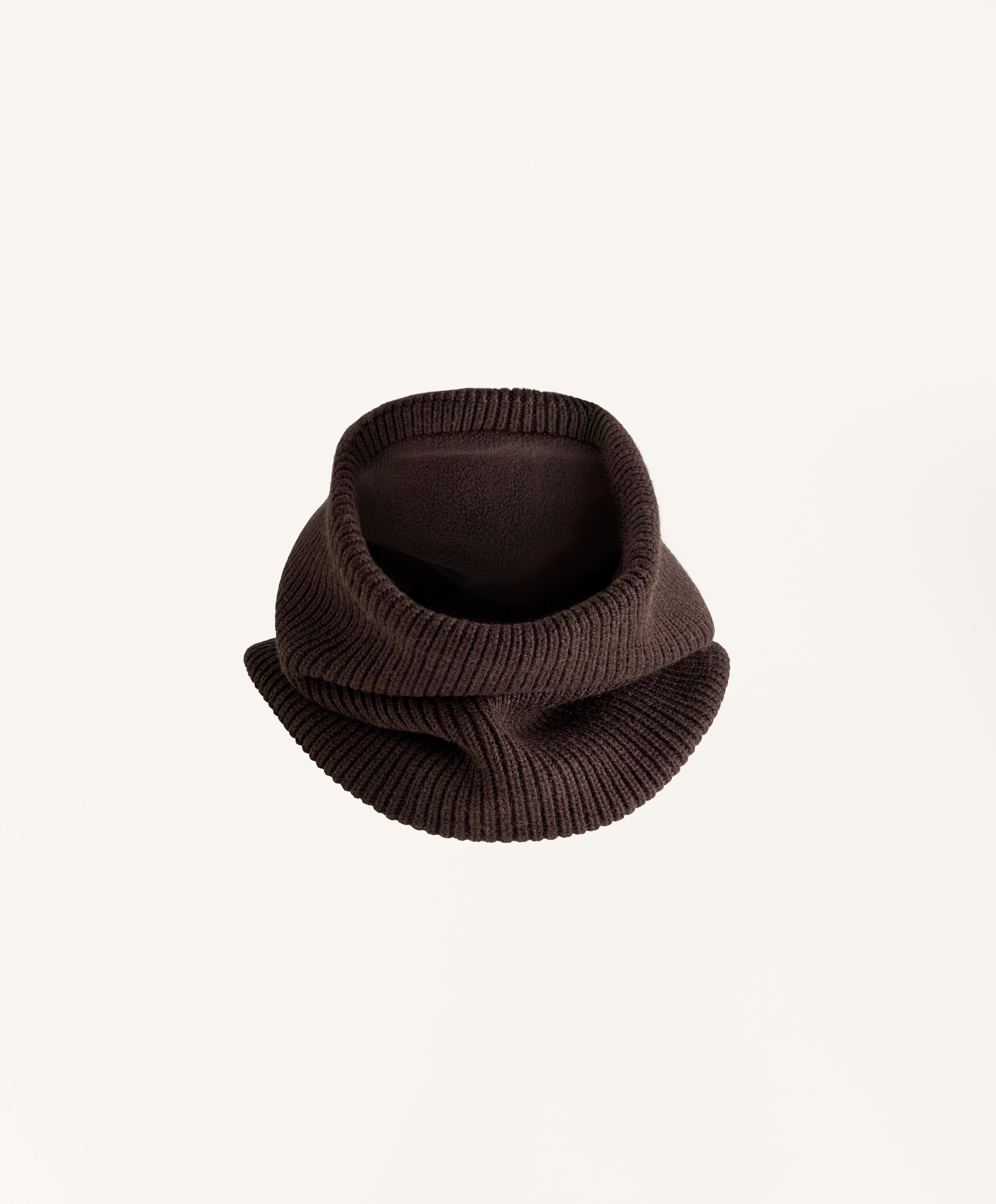 Rib knit neck piece