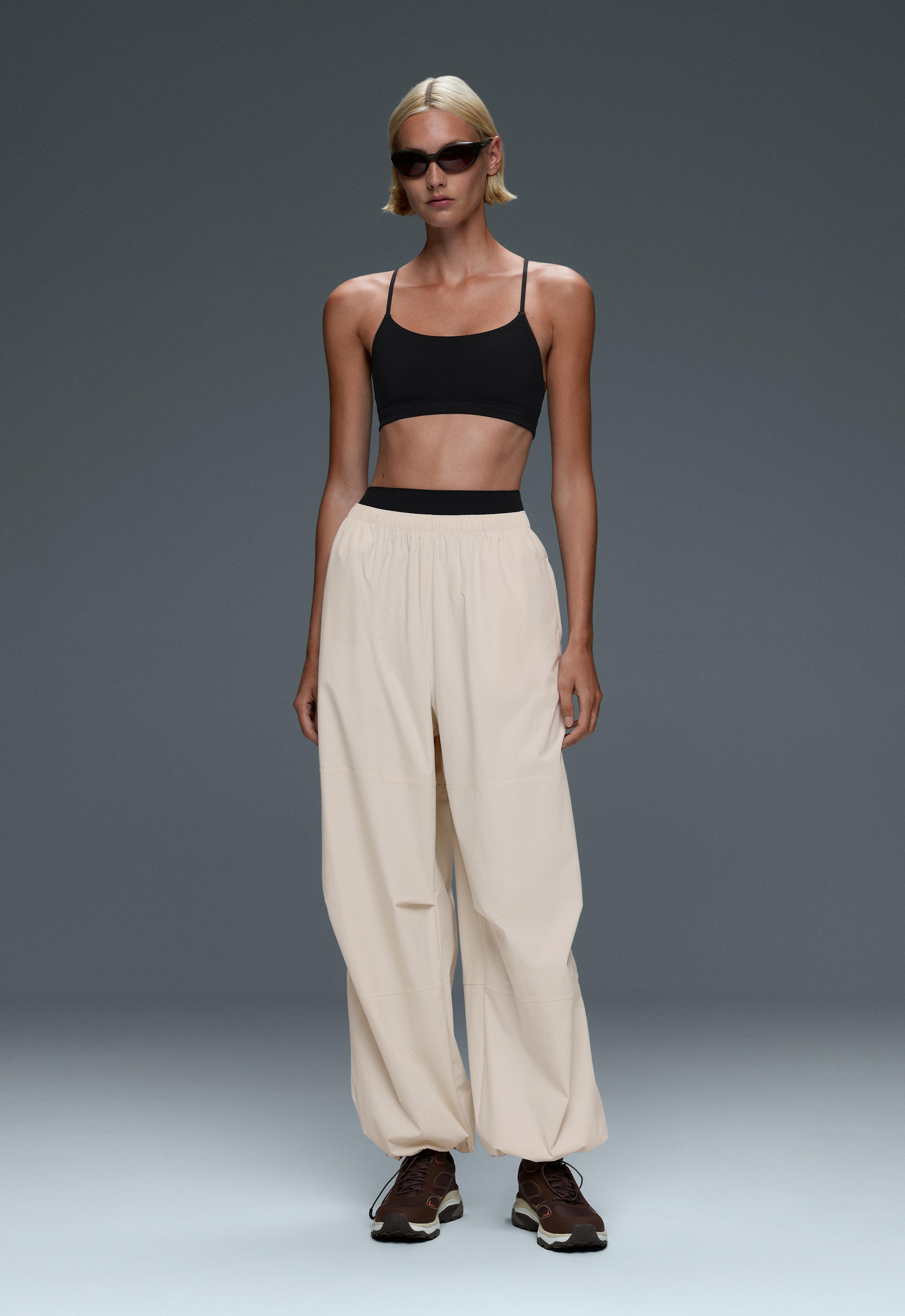 Low-support Comfortlux sports bra with straps