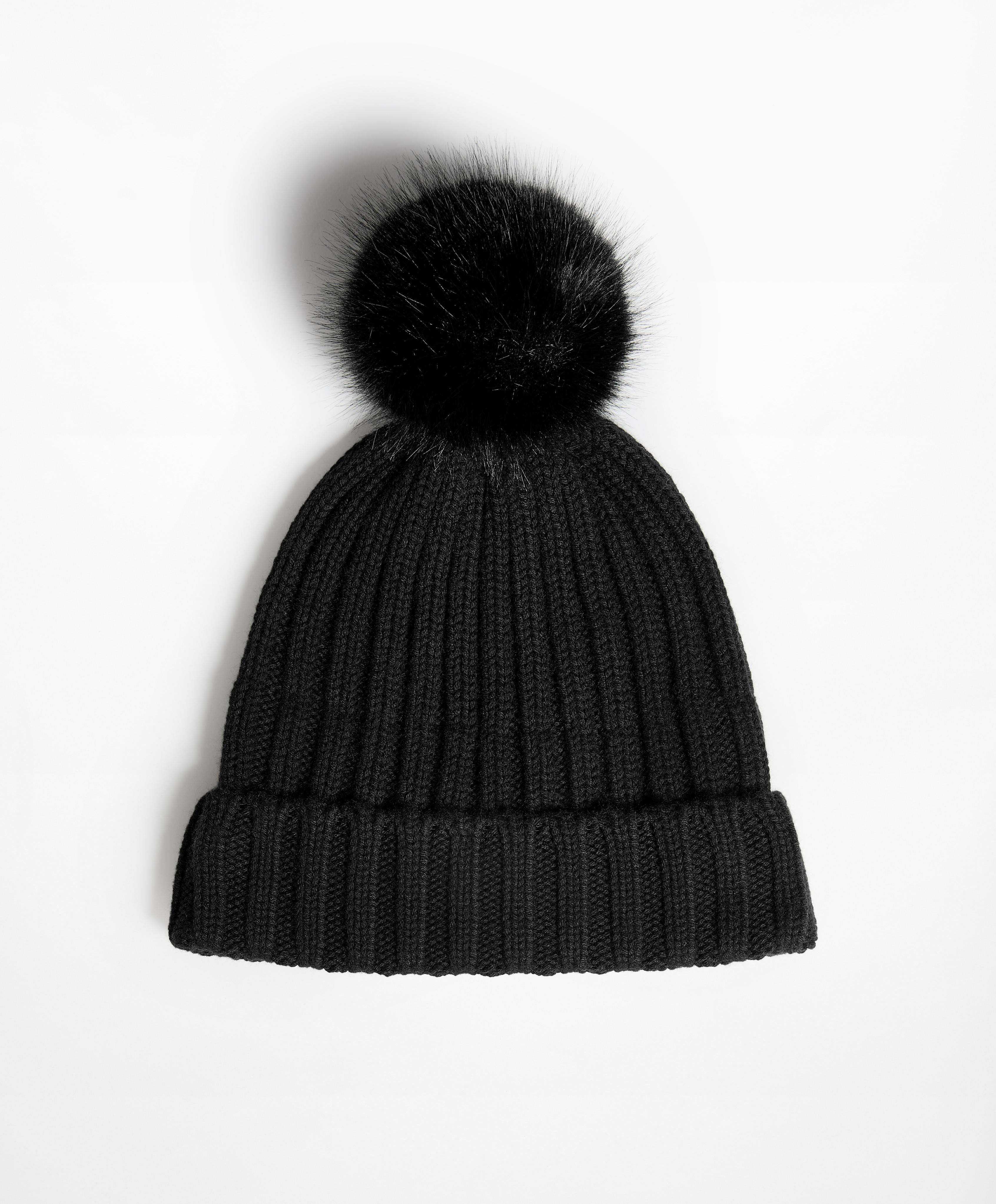 Pompom knit hat