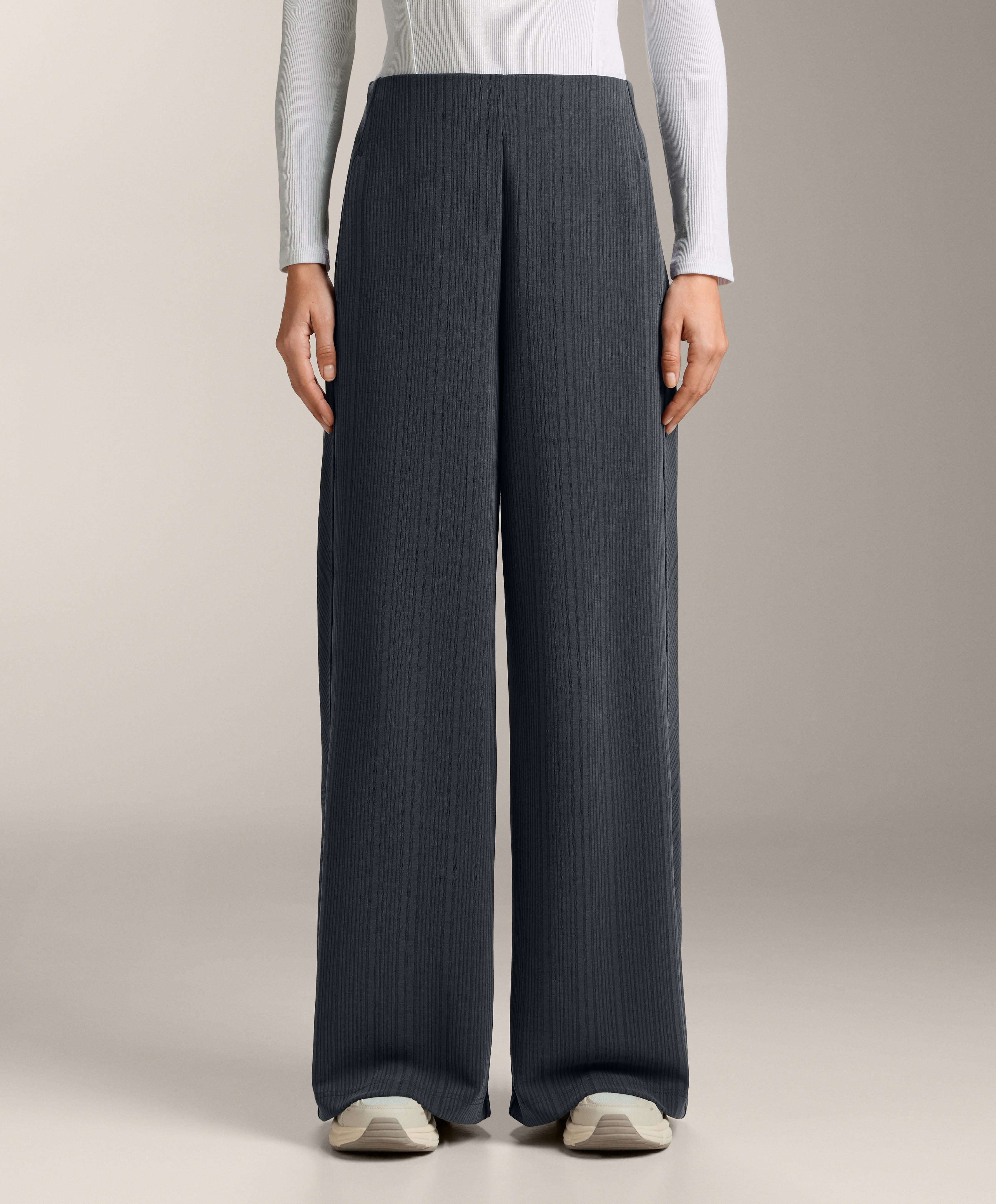 Pantalon à rayures asymétriques avec modal