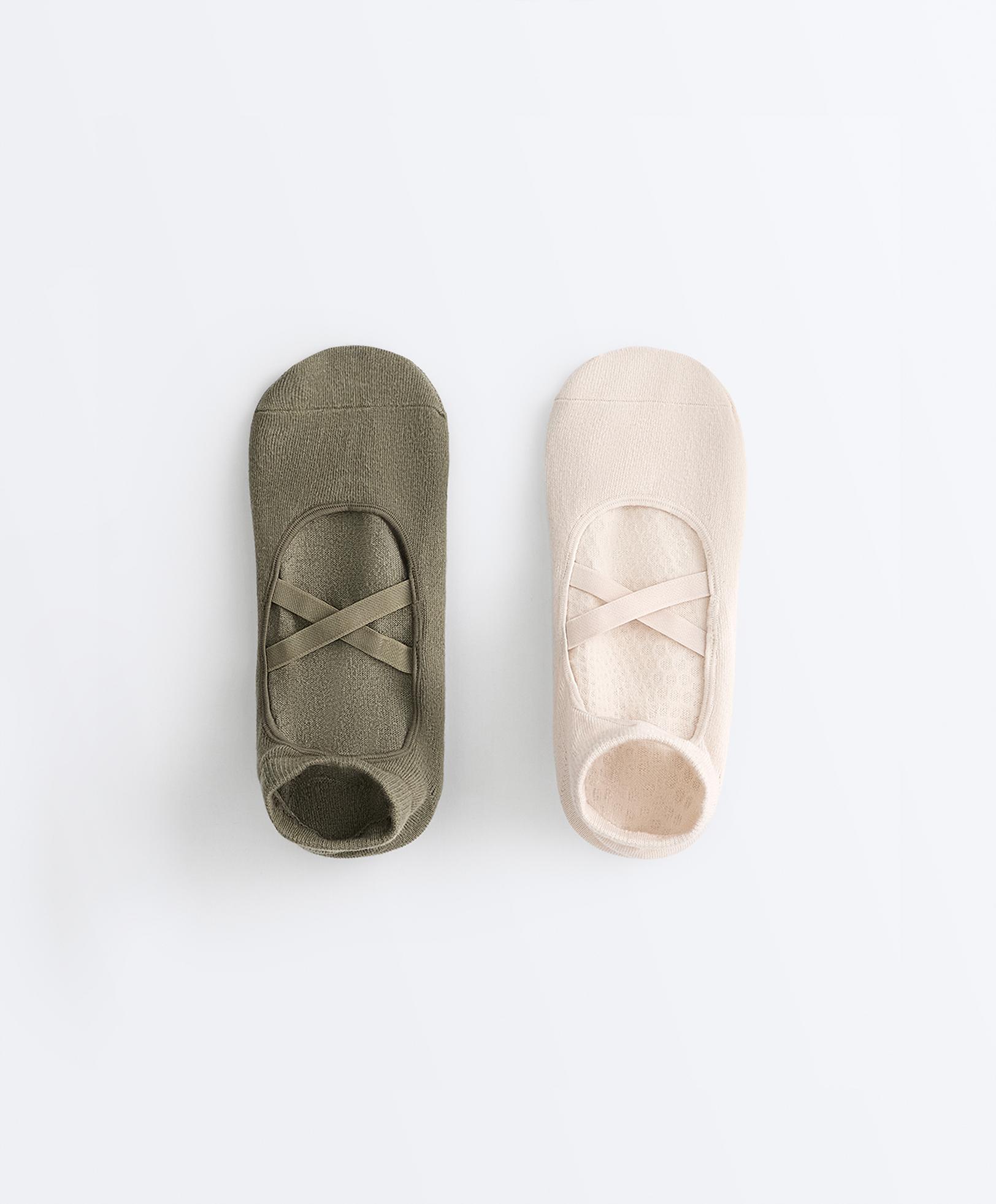 2 pairs of cotton blend sneaker yoga and Pilates socks with crossover straps — OLIVE