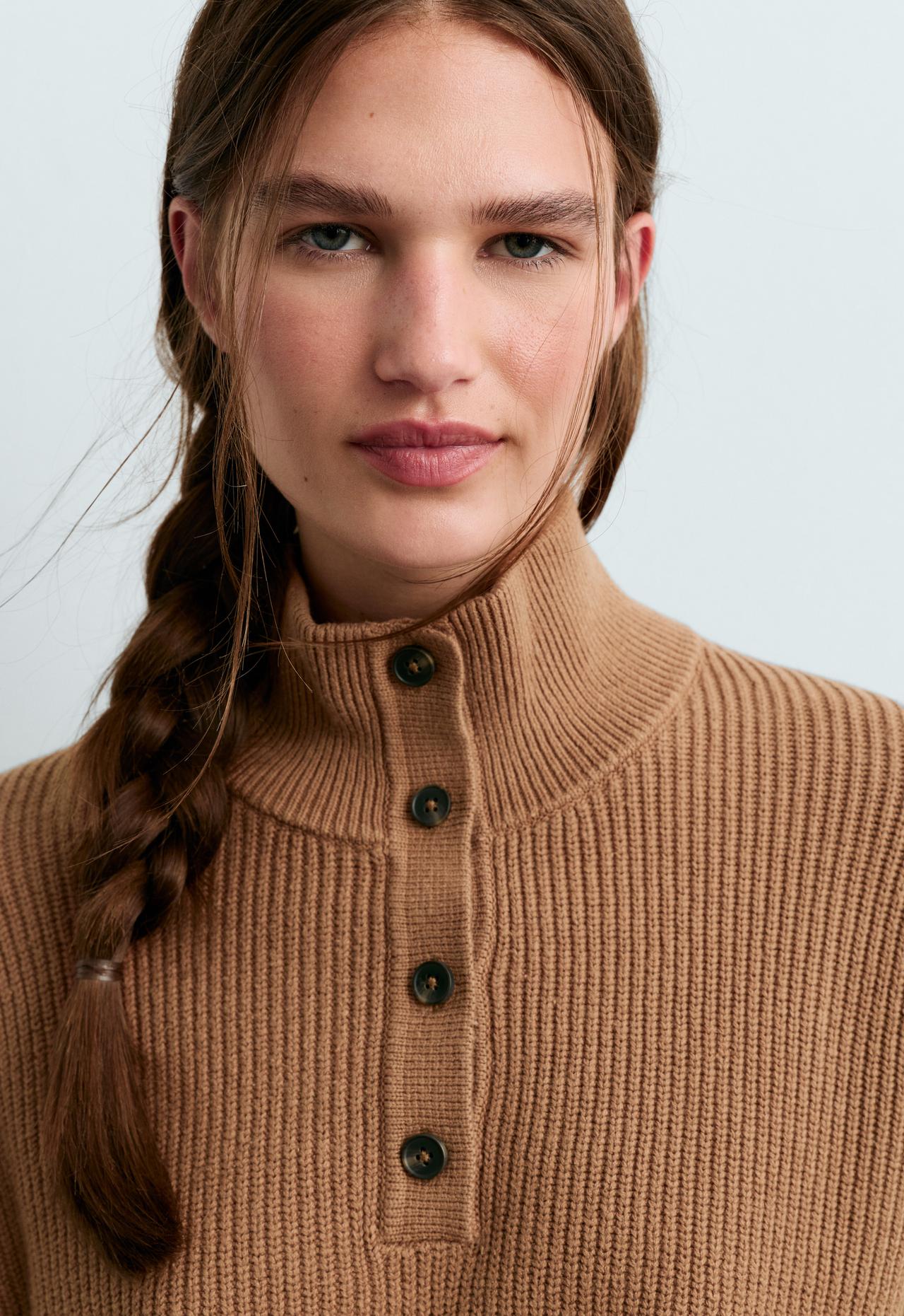 Knit jumper with cotton, 20% wool and buttons — DARK CAMEL
