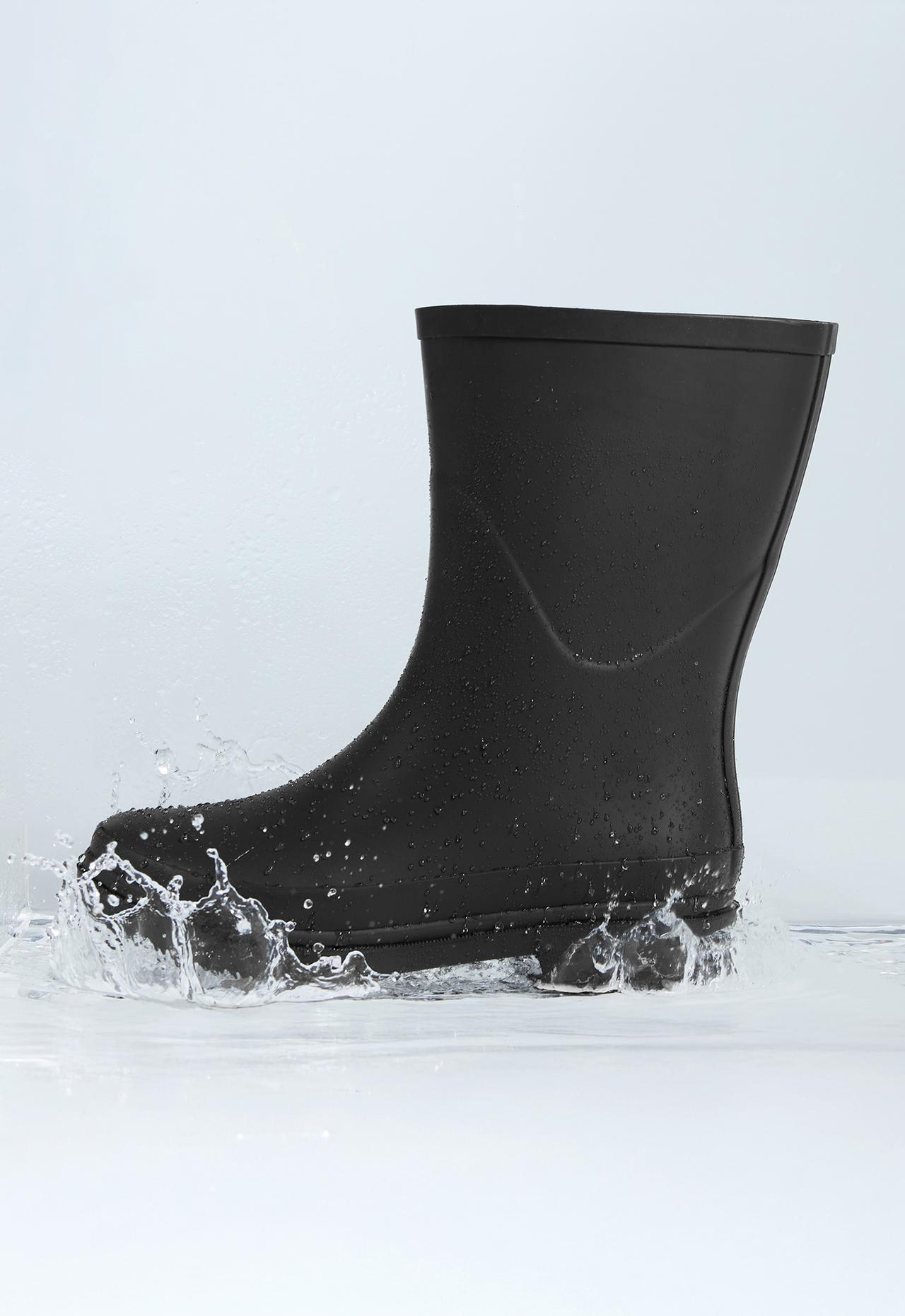 Rain boots — BLACK