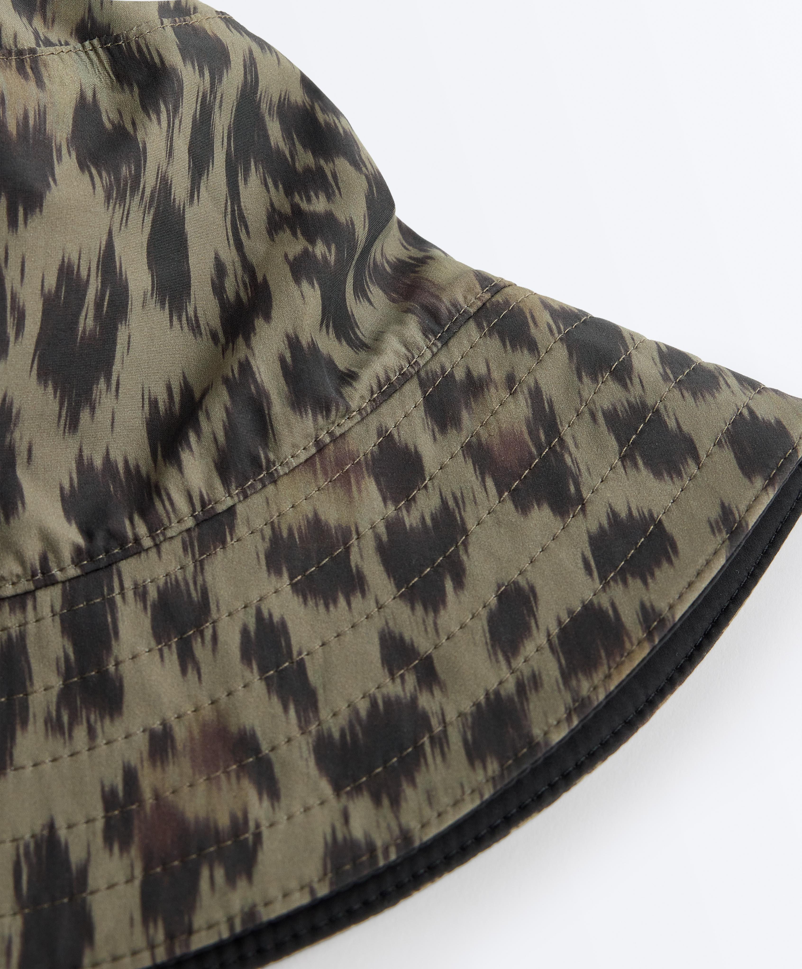 Waterproof 10k leopard print hat — BLACK
