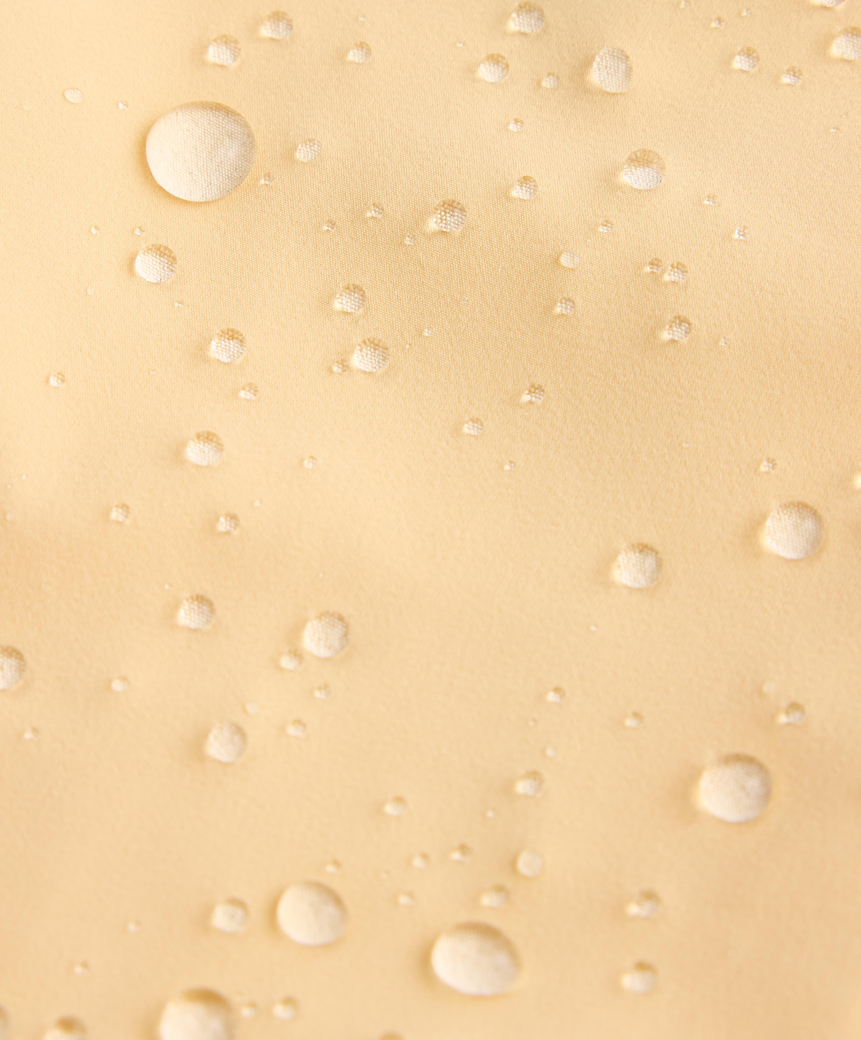Extra lightweight 10k waterproof jacket — PALE YELLOW