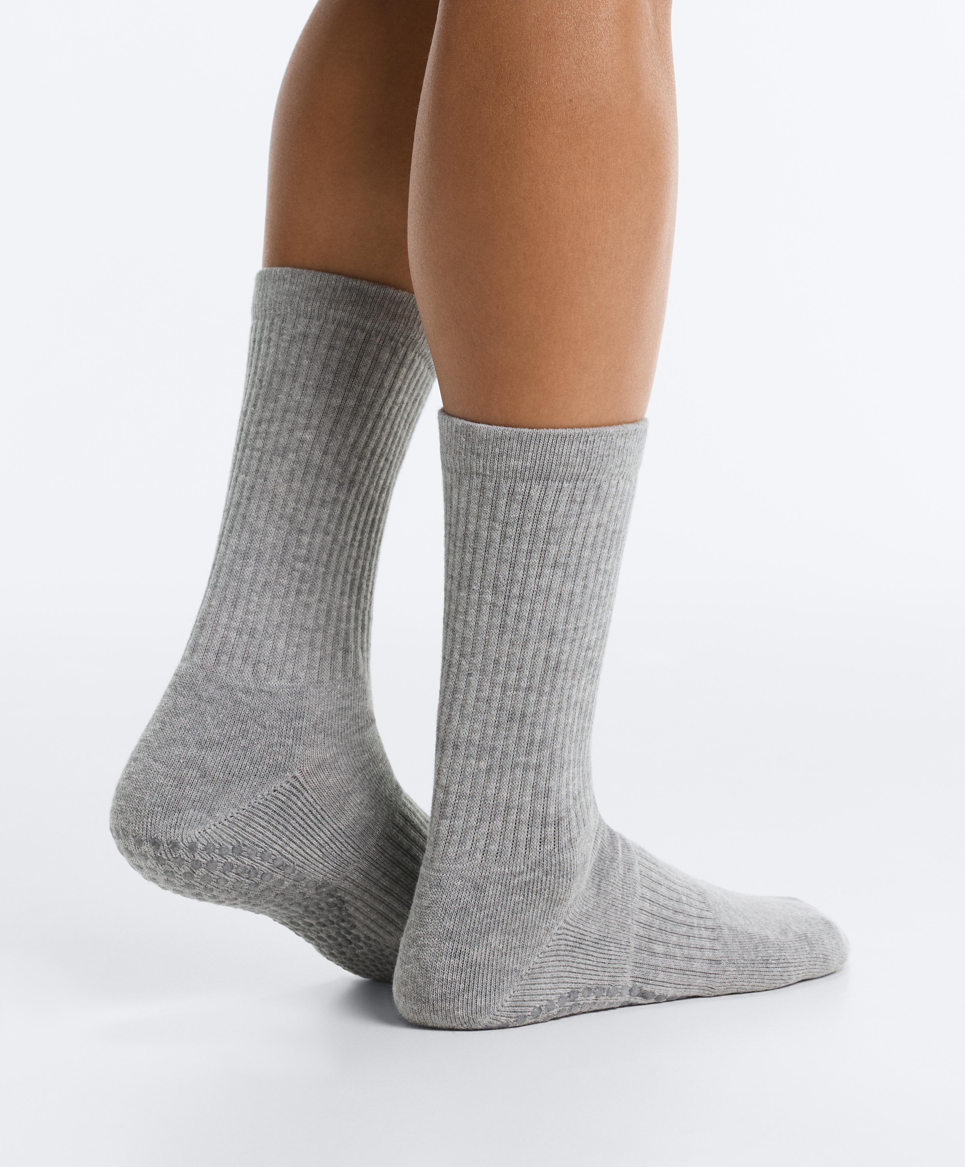 2 pairs of classic cotton blend yoga and Pilates socks — BLACK