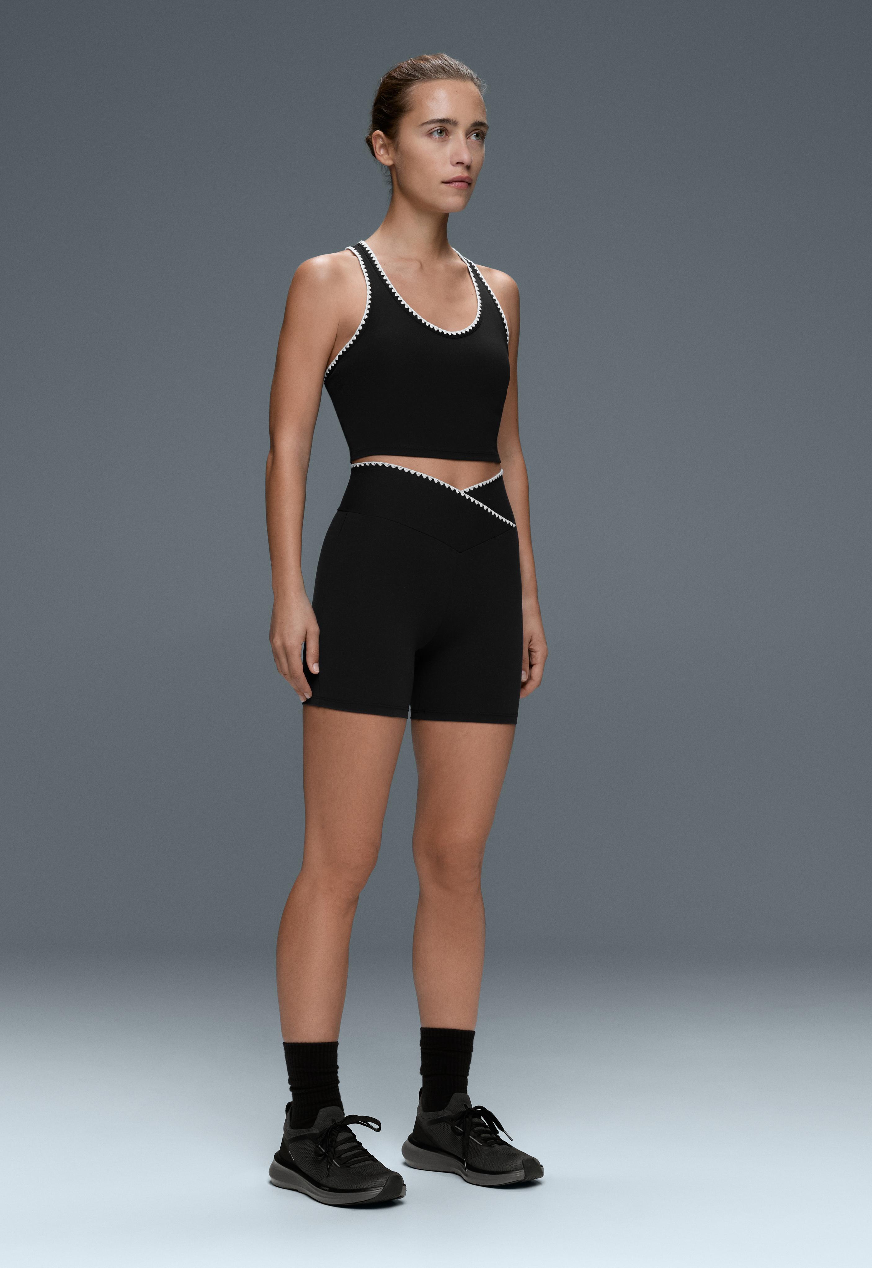 Comfortlux contrast stitch tank top — BLACK