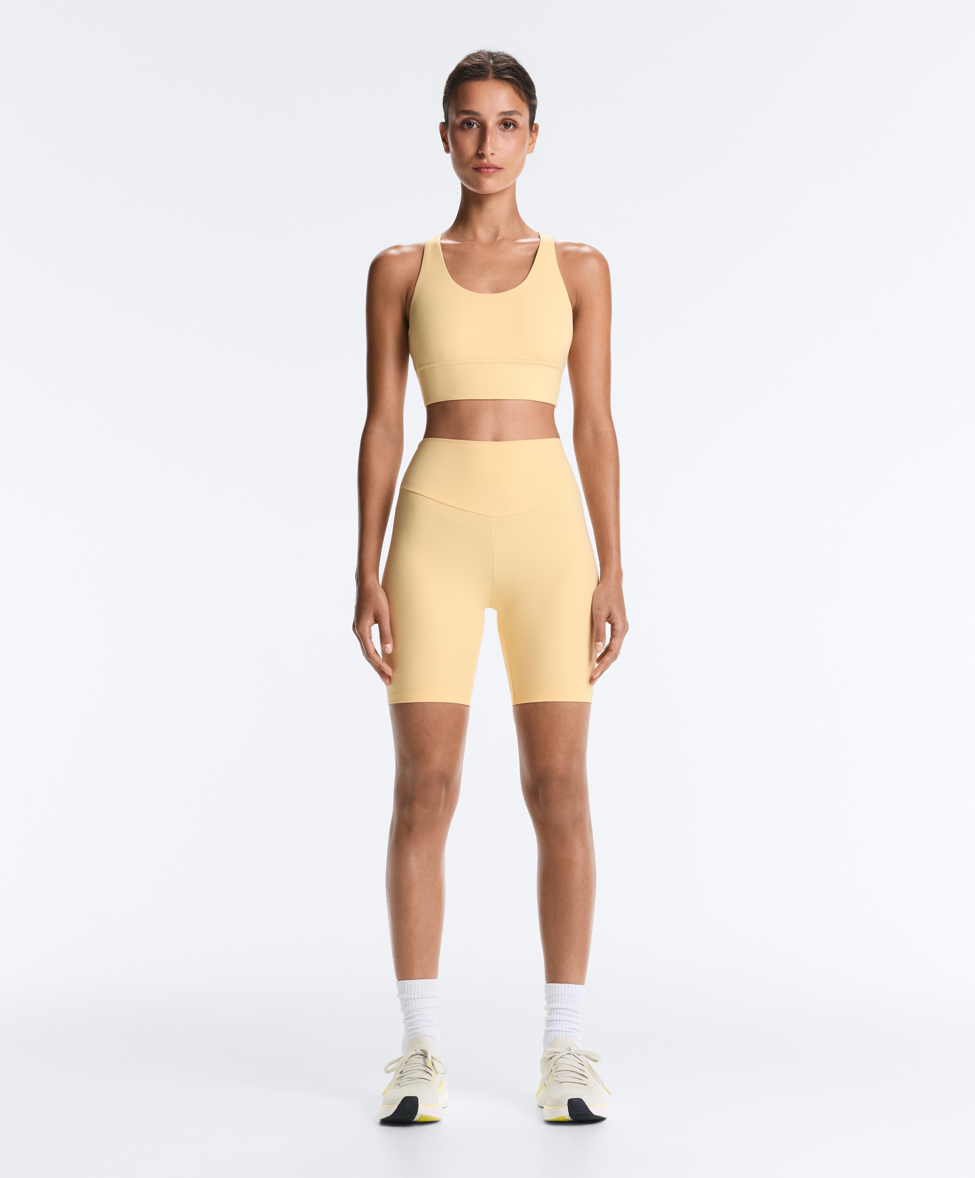Medium-support Comfortlux sports bra with cups — PALE YELLOW